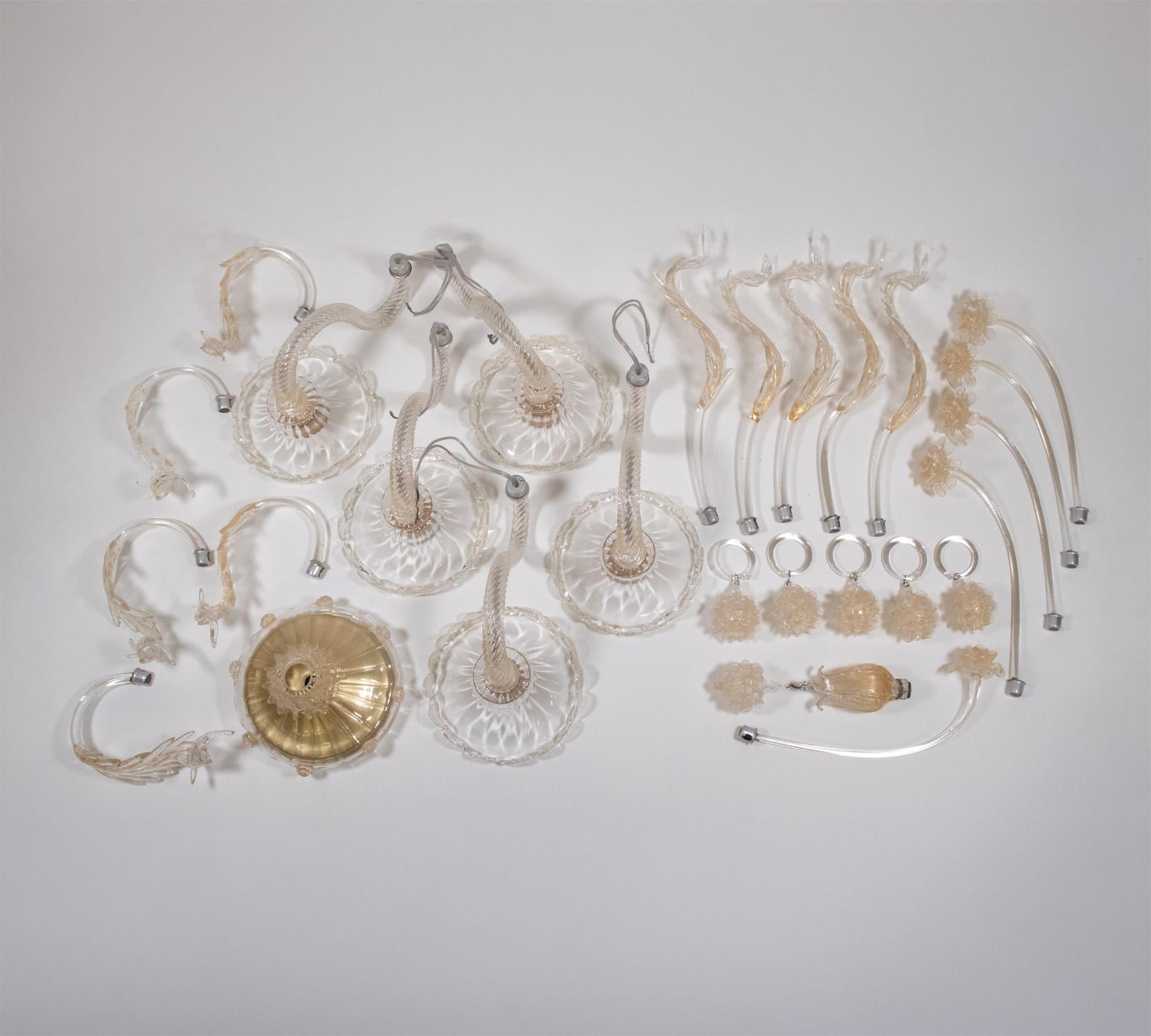 Murano-Kronleuchter im Barockstil mit Goldgefäßenen Federn aus Muranoglas (Handgefertigt) im Angebot