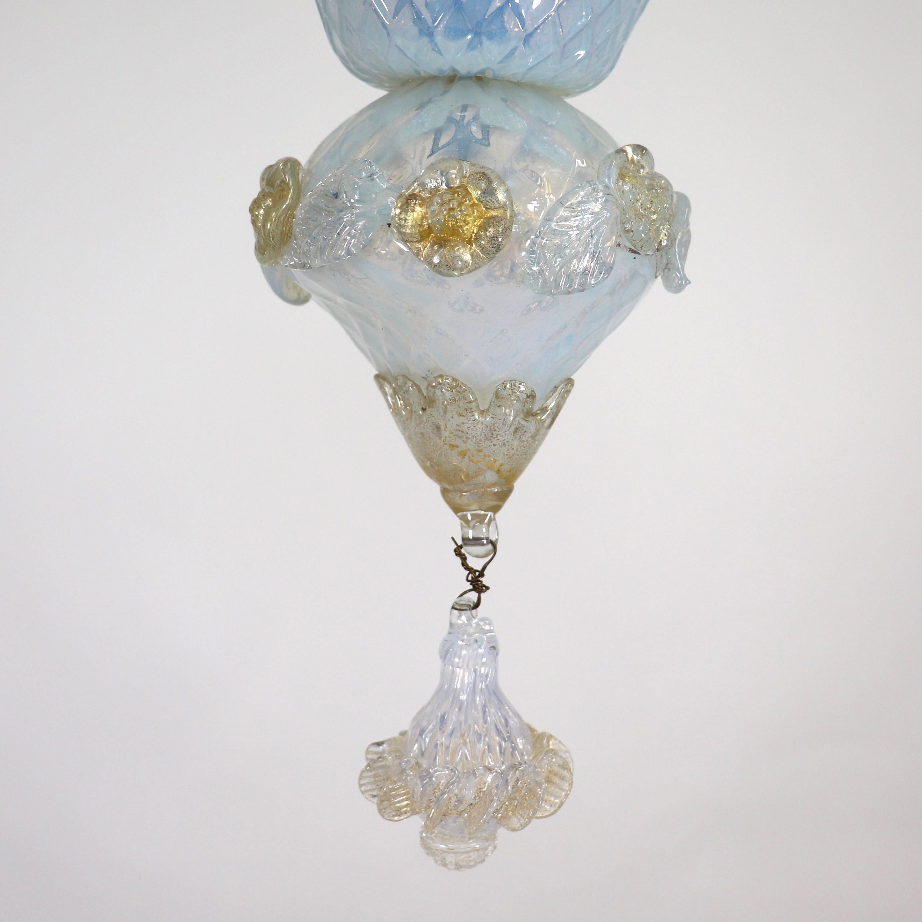 Lampadario barocco d'epoca in oro infuso di Murano Opalino in vendita 5