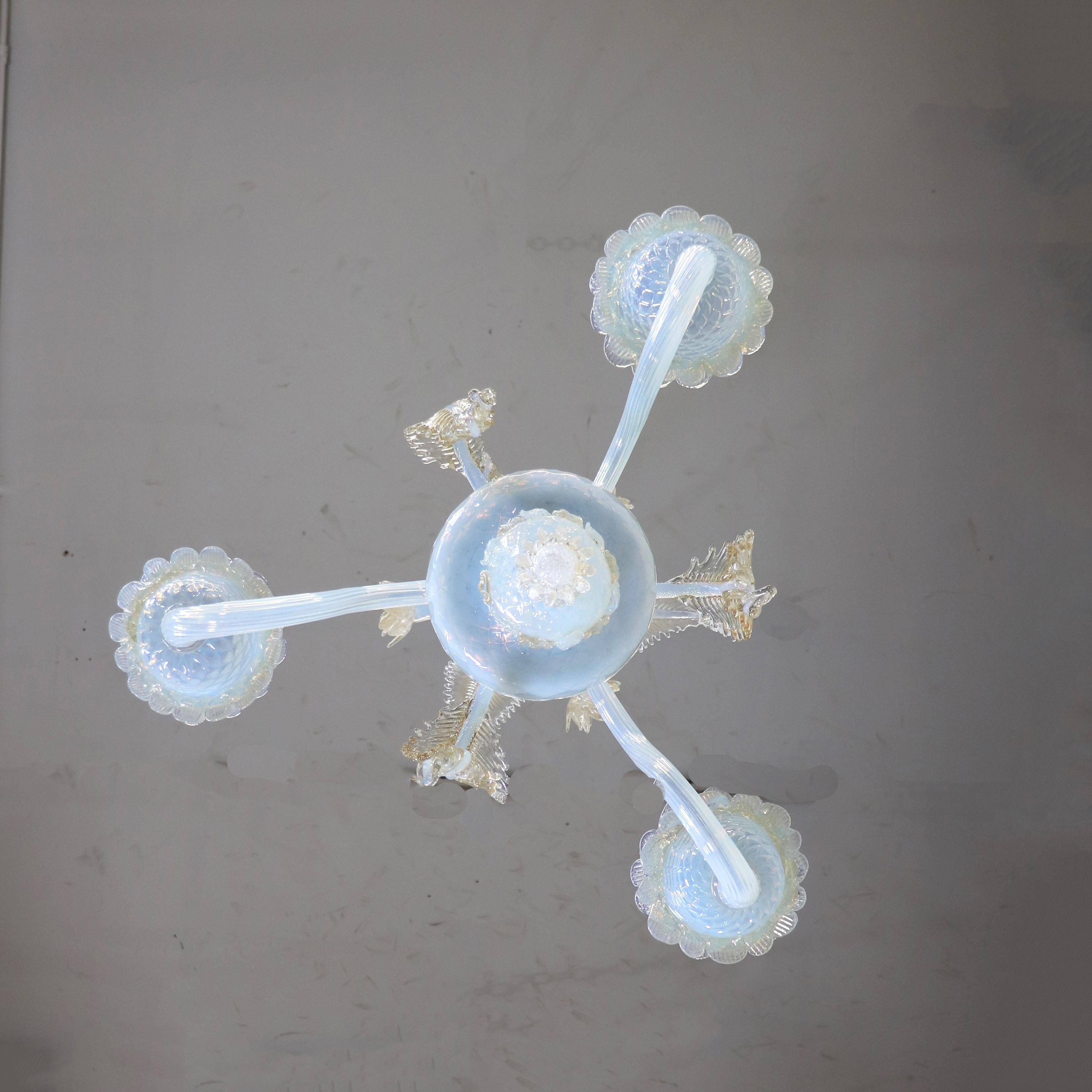 Lampadario barocco d'epoca in oro infuso di Murano Opalino in vendita 7