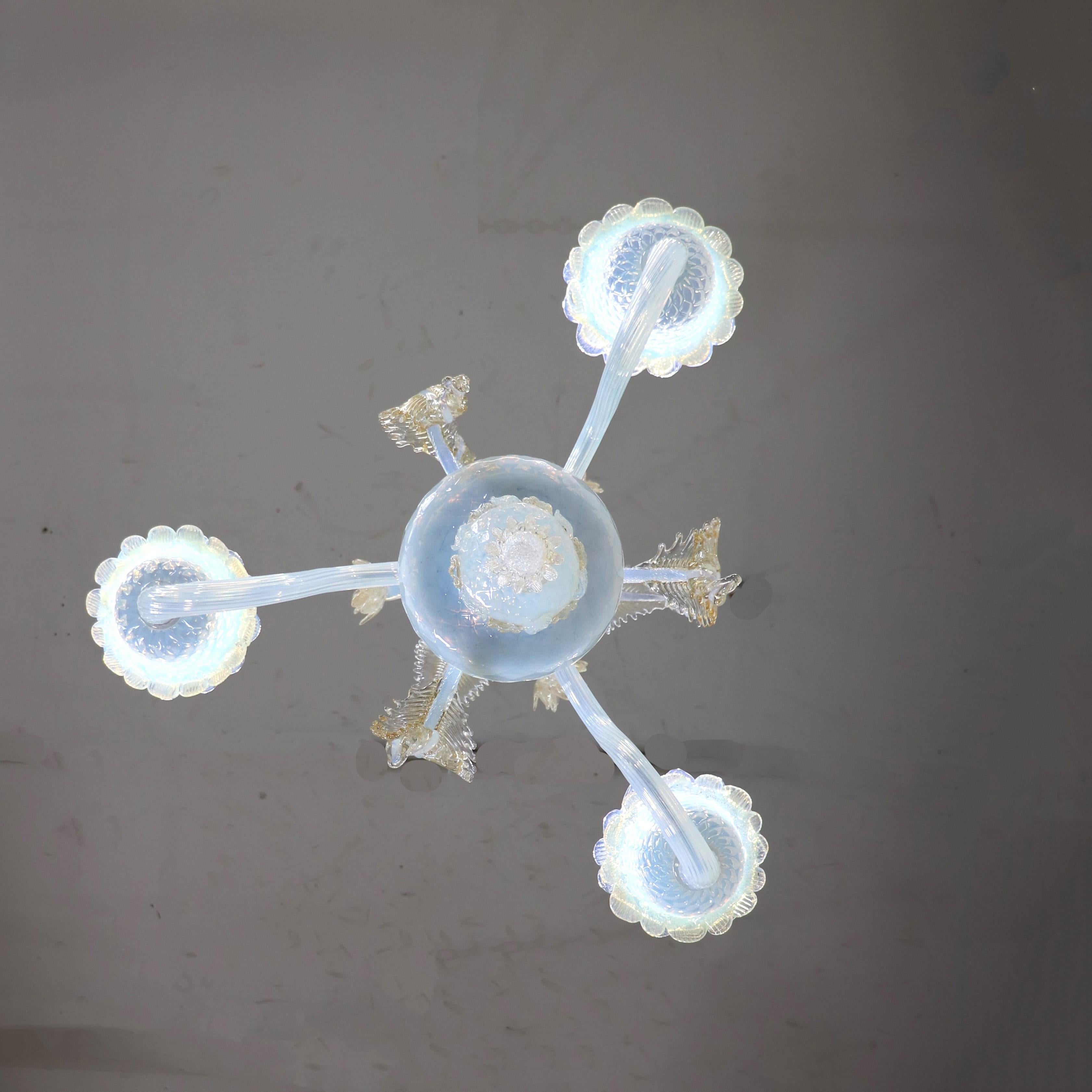 Lampadario barocco d'epoca in oro infuso di Murano Opalino in vendita 8