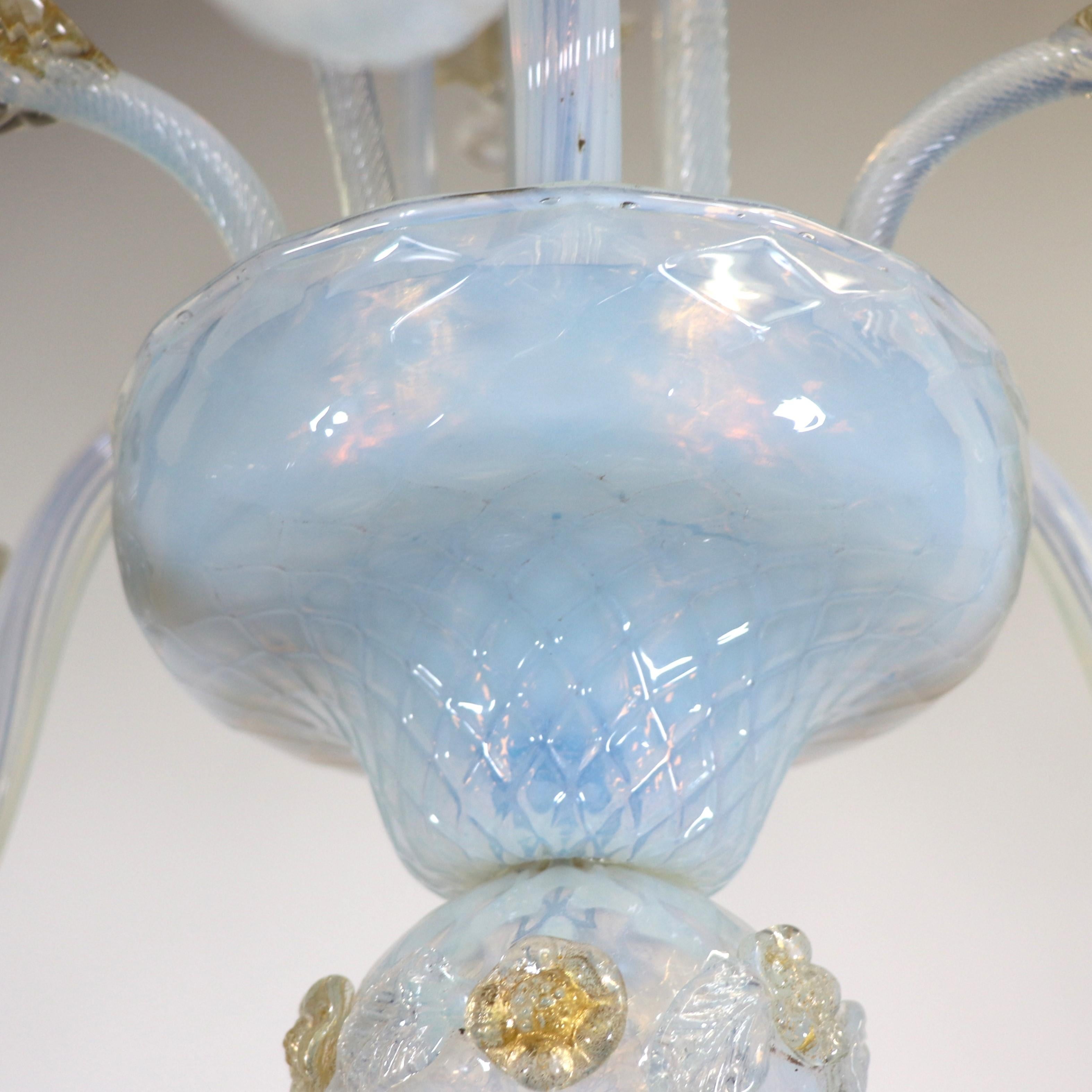 Vetro soffiato Lampadario barocco d'epoca in oro infuso di Murano Opalino in vendita