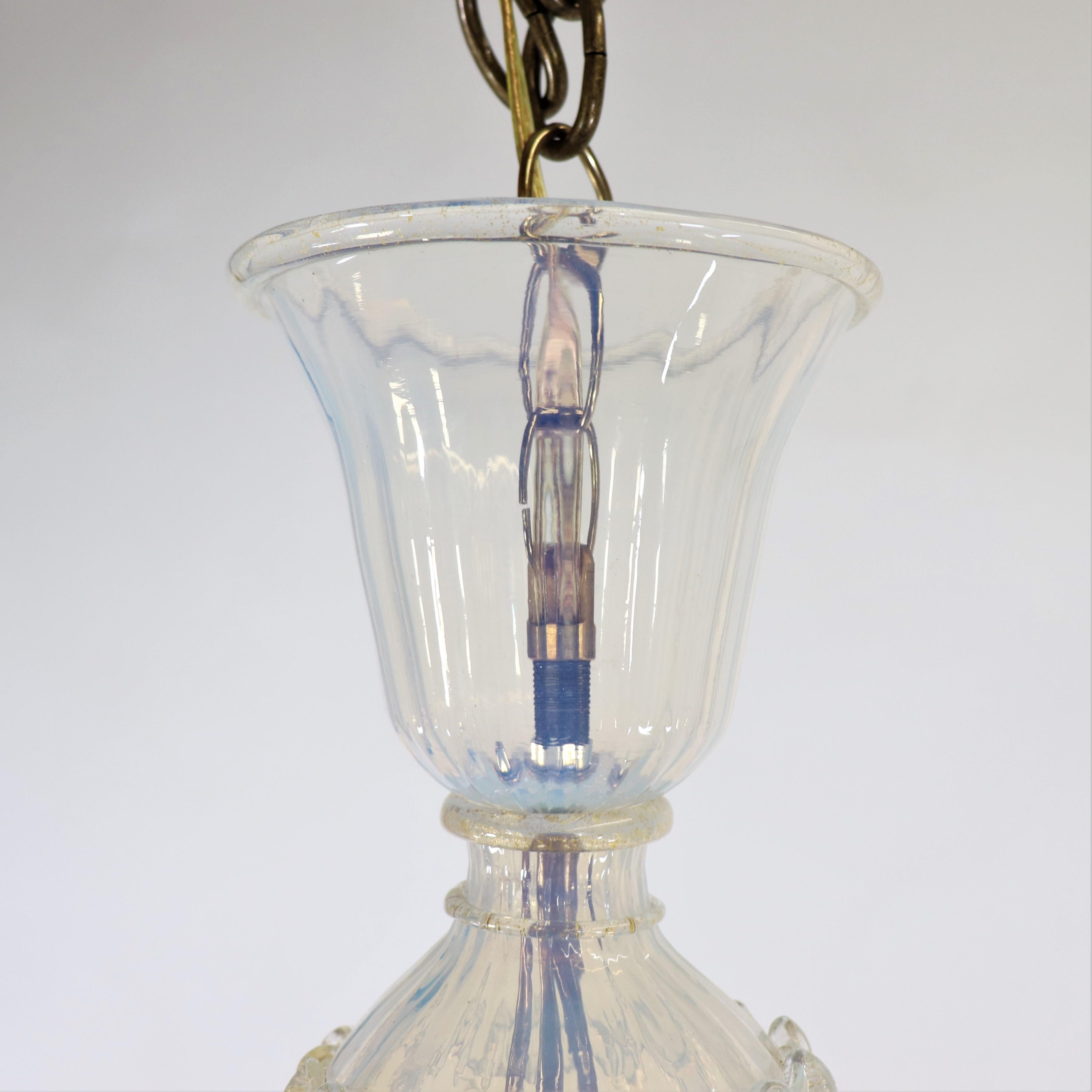 Italiano Lampadario barocco d'epoca in stile opalino di Murano in vendita