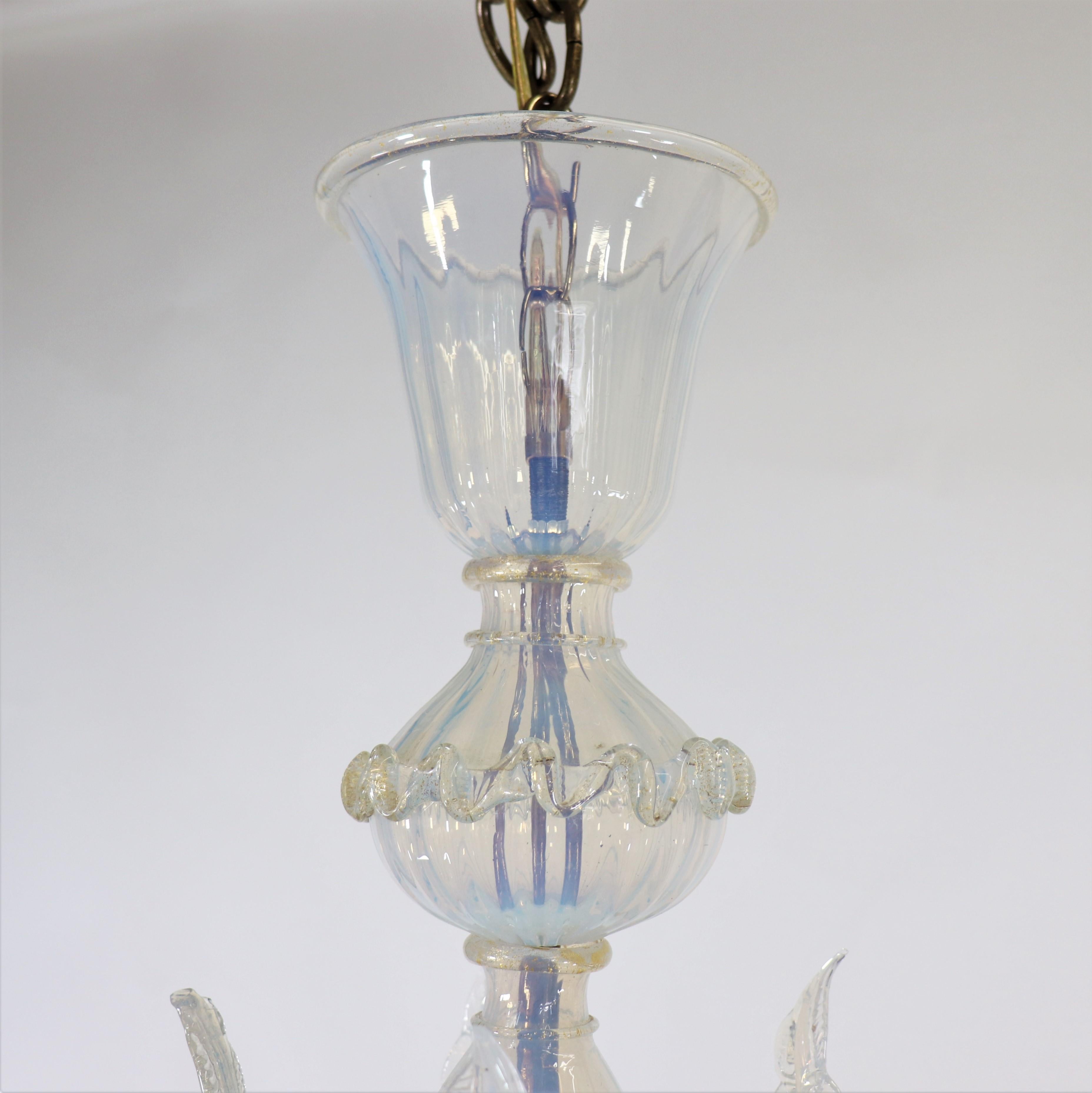 Fatto a mano Lampadario barocco d'epoca in stile opalino di Murano in vendita