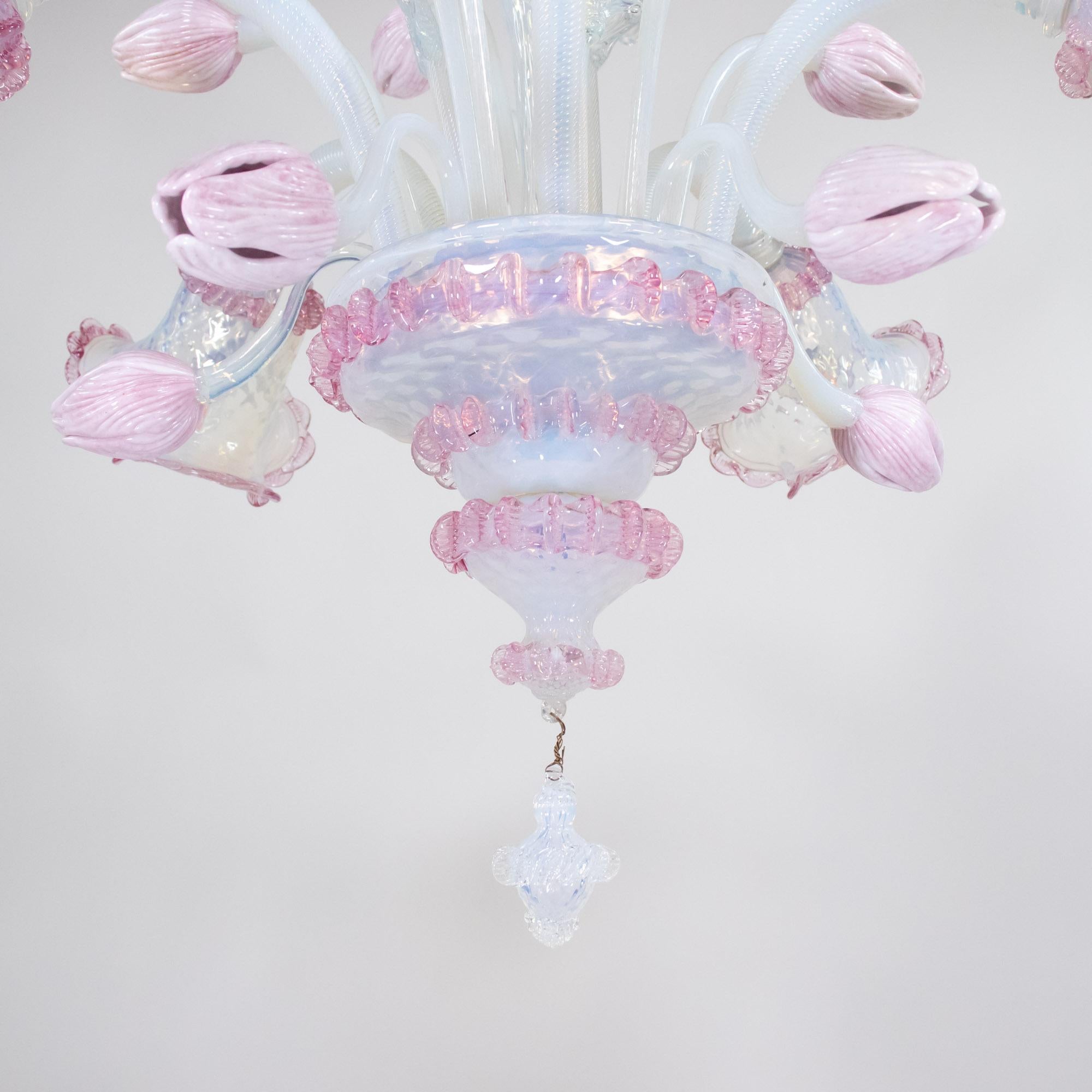 Lampadario barocco d'epoca in stile opalino di Murano con tulipani lattimo rosa e Rig in vendita 2