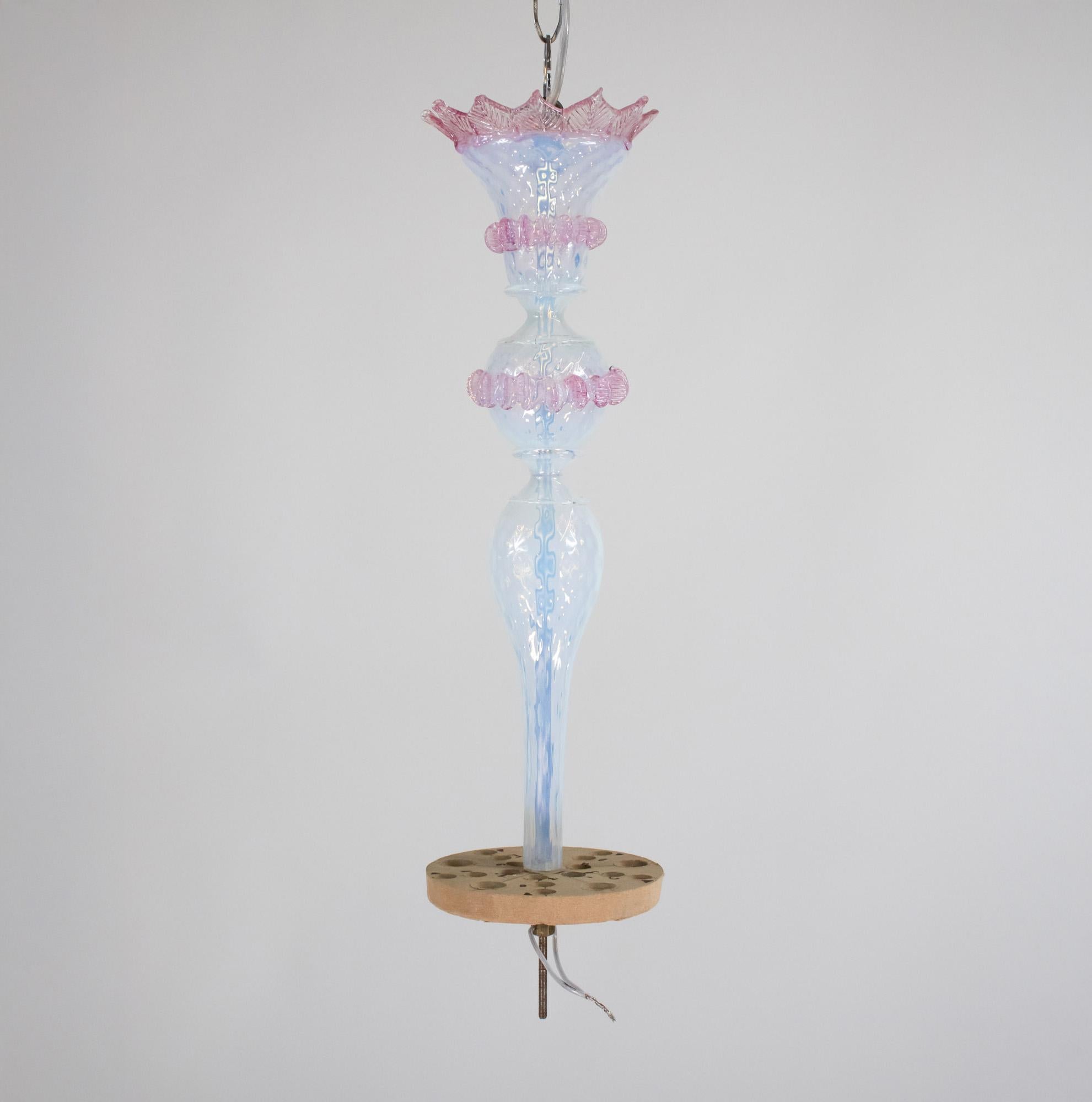 Lampadario barocco d'epoca in stile opalino di Murano con tulipani lattimo rosa e Rig in vendita 11