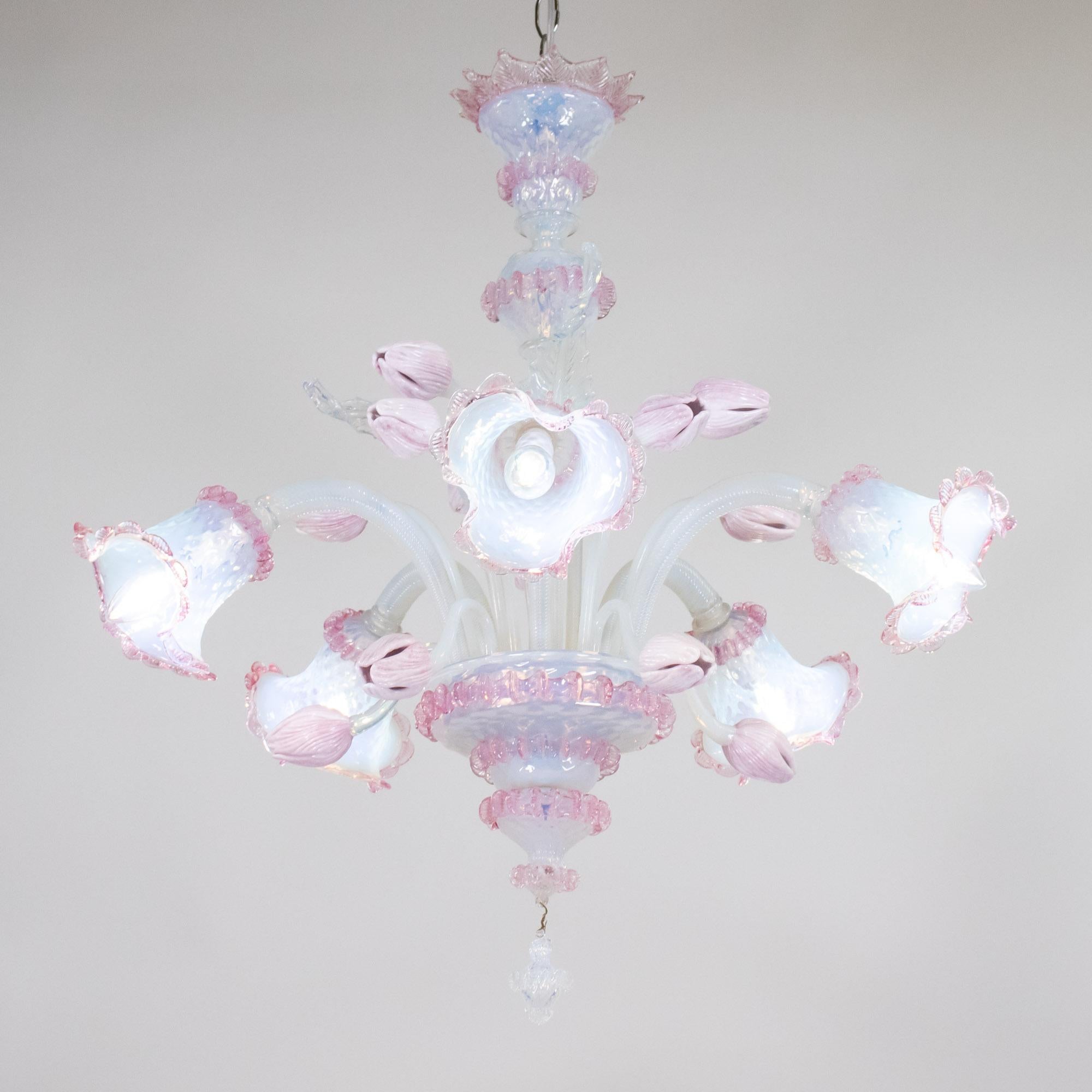 Lampadario barocco d'epoca in stile opalino di Murano con tulipani lattimo rosa e Rig in vendita 12