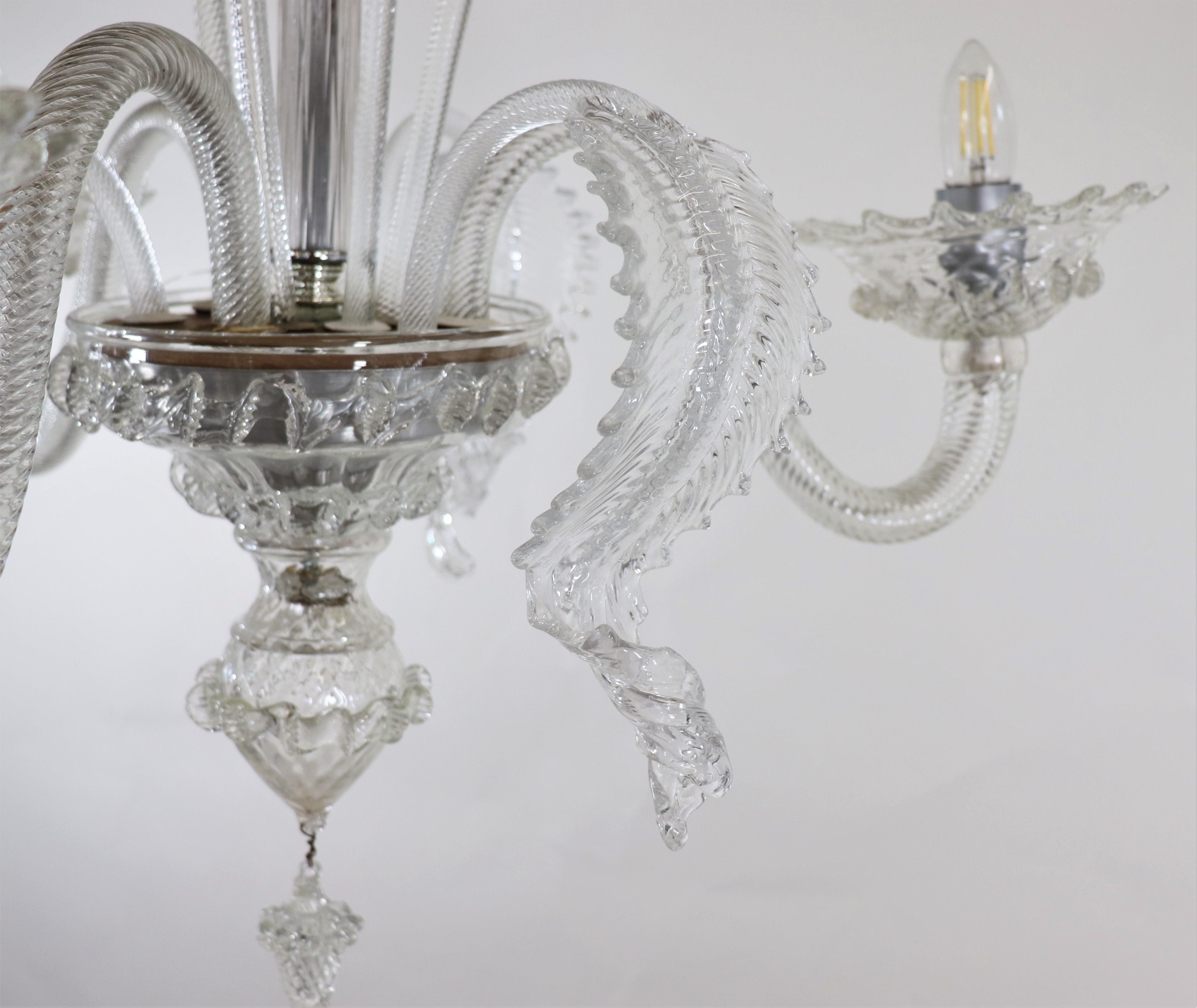 Fatto a mano Lampadario barocco d'epoca a tre bracci in Cristallo di Murano con finiture in Rigaree in vendita