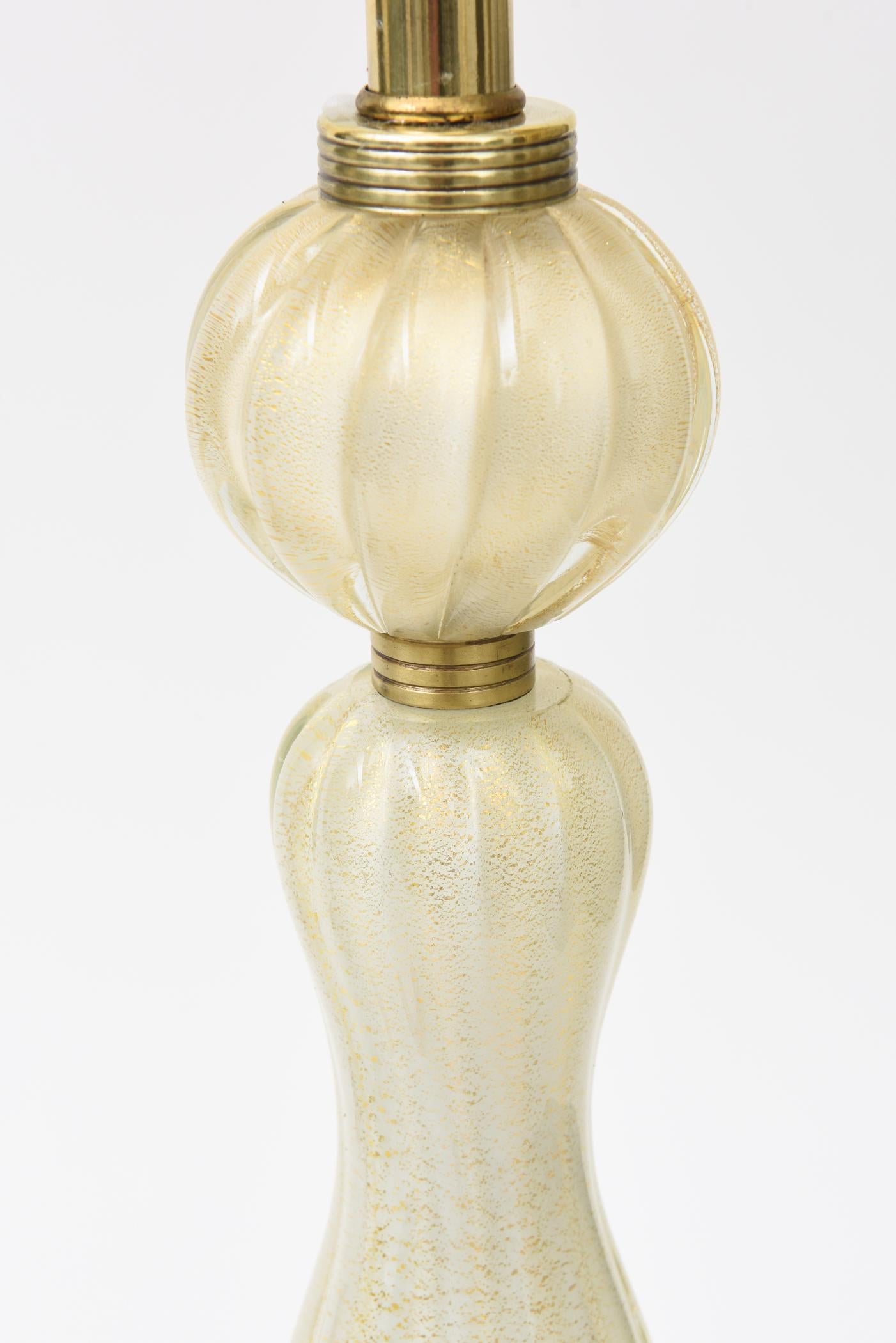 Metà XX secolo Barovier&Toso d'epoca, avventurina d'oro e ottone, lampade da tavolo a gradini, coppia di lampade da tavolo in vendita