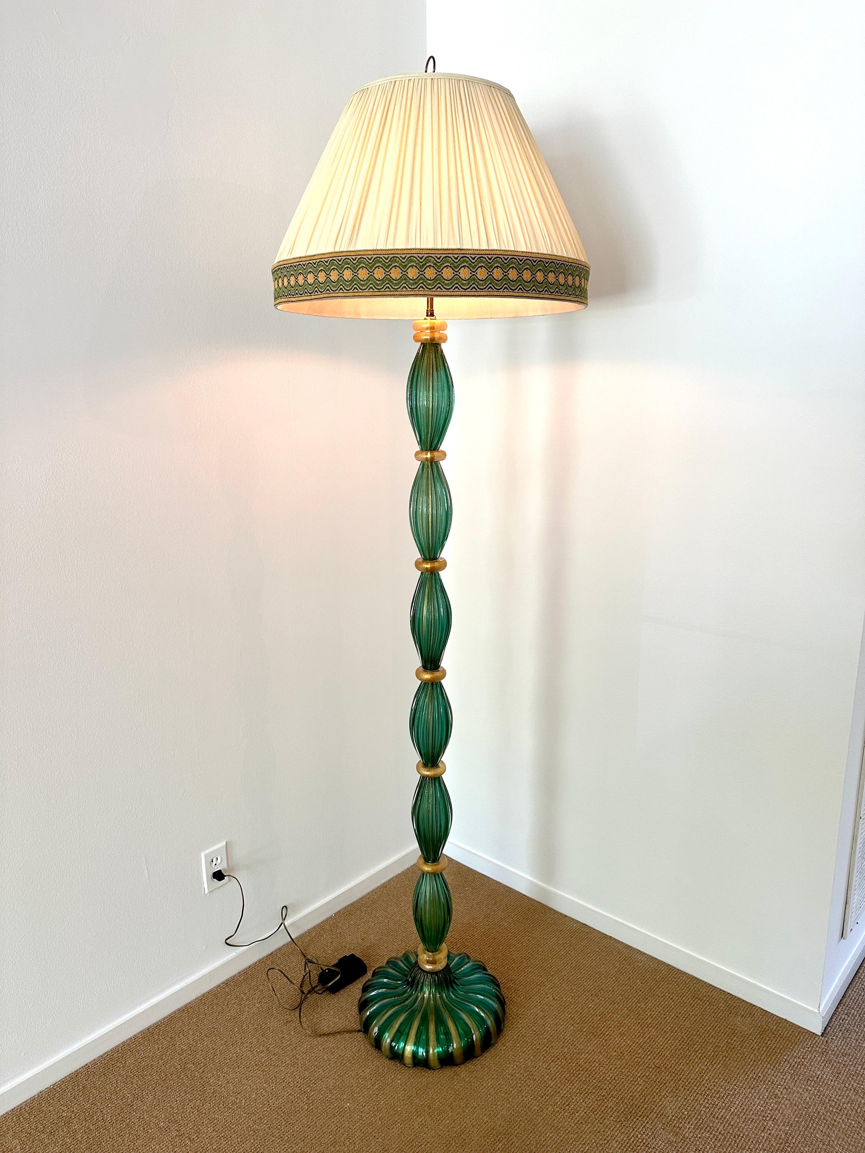 Vintage Barovier Green Murano Glass Floor Lamp w/ Gold Foil Inclusions In Good Condition For Sale In East Hampton, NY