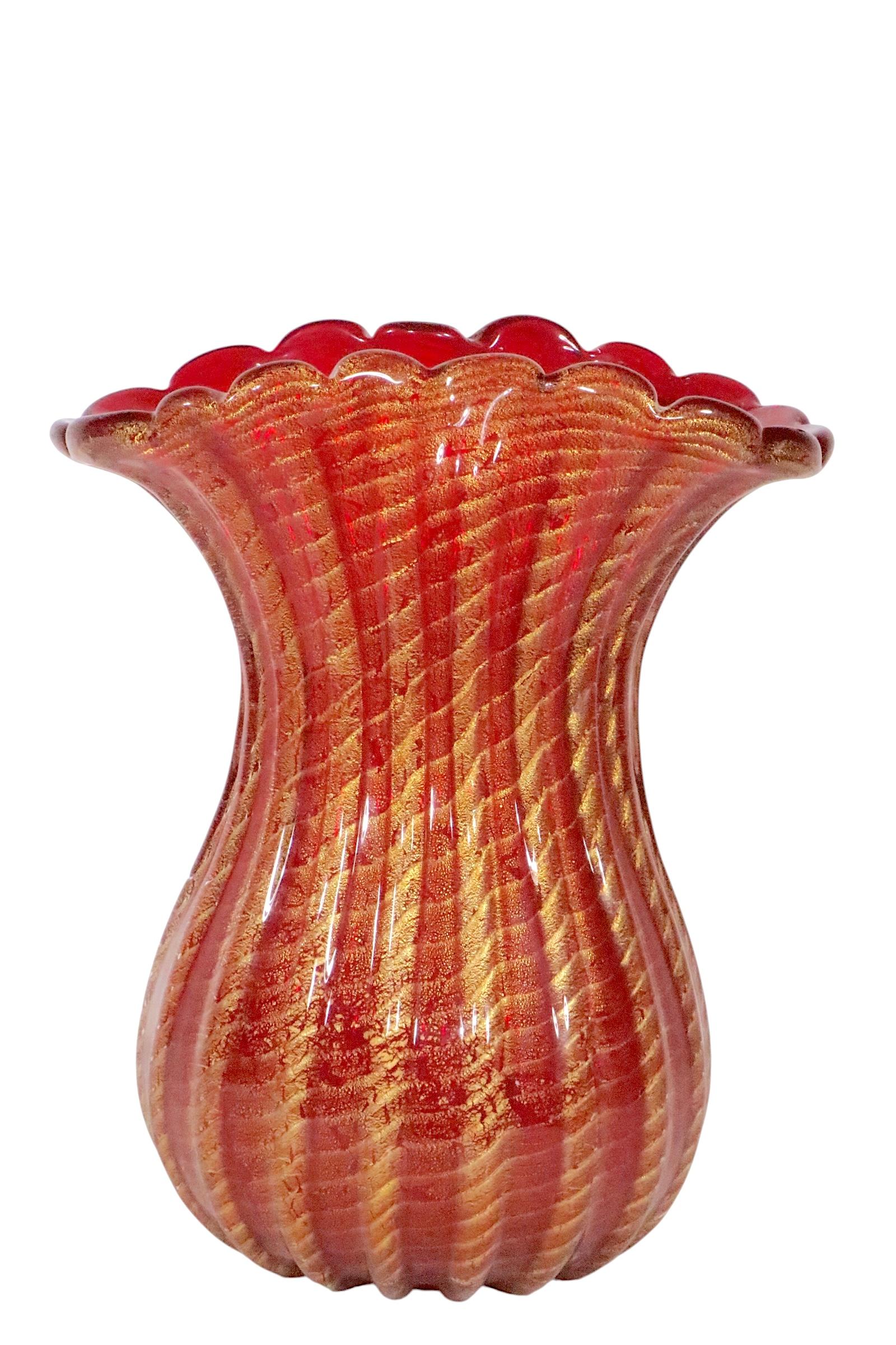Vaso d'epoca in vetro artistico di Murano Barovier&Toso Cordonato D'oro C.C. anni '50 In condizioni ottime in vendita a New York, NY