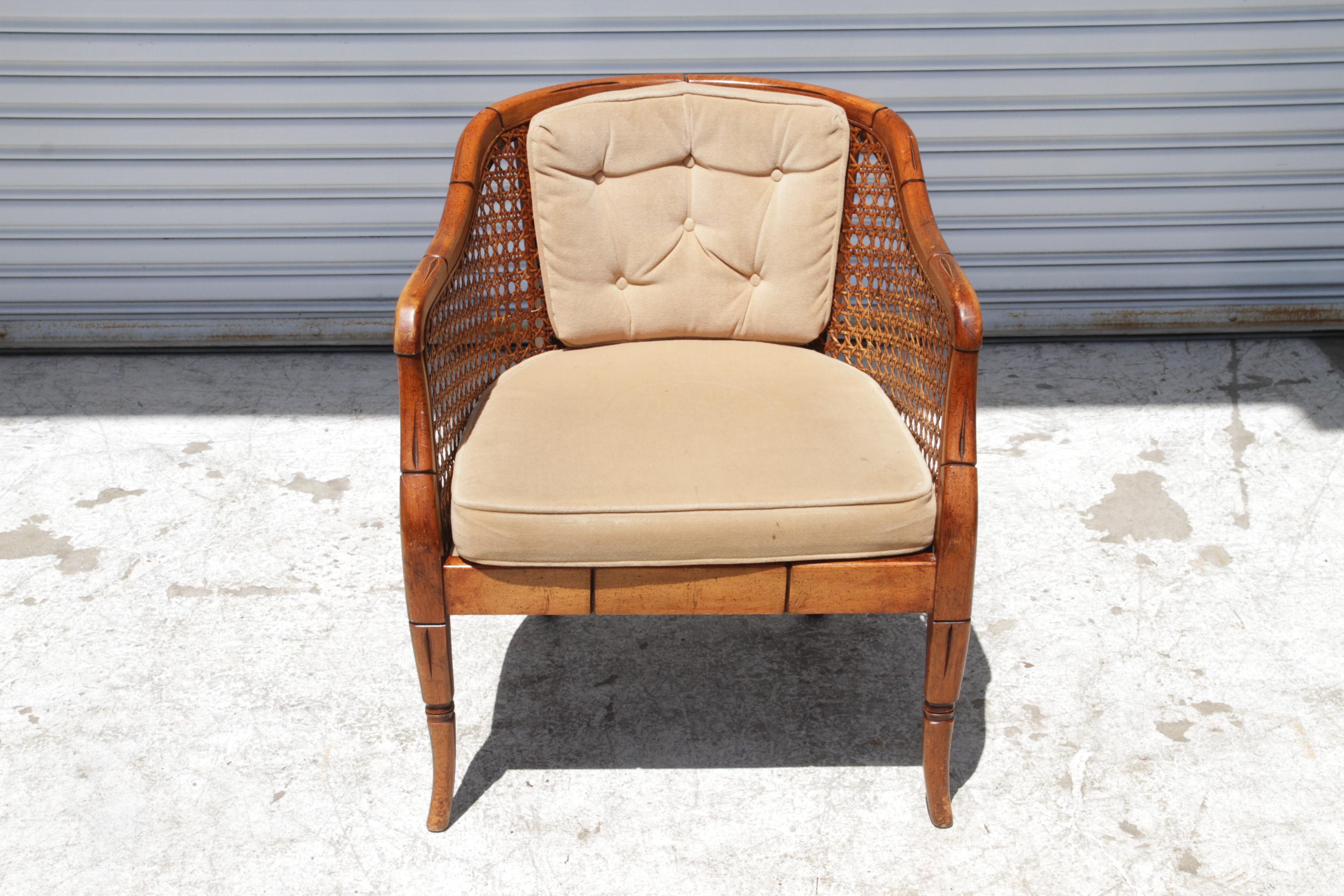 Hollywood Regency Chaise vintage à dossier en faux bambou et cannage en vente