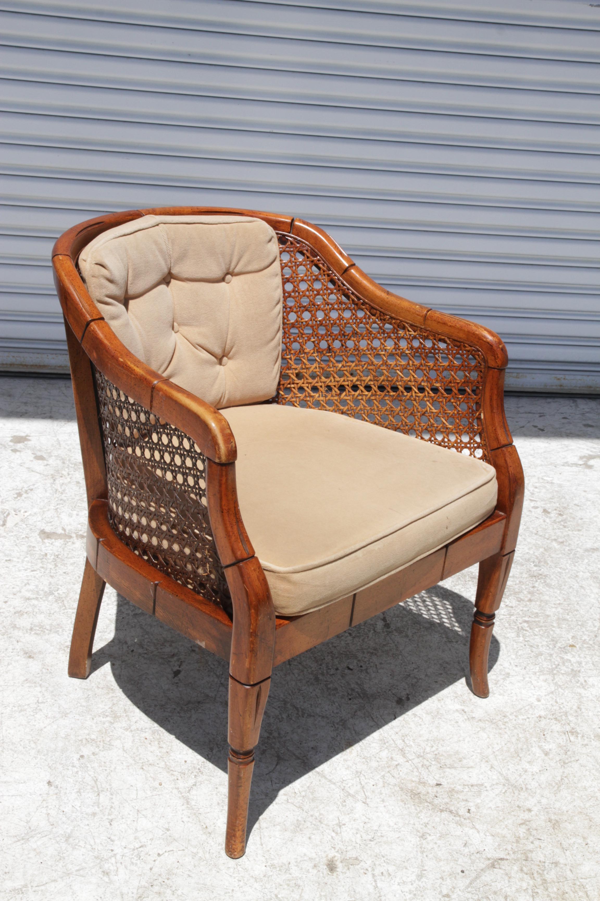 Américain Chaise vintage à dossier en faux bambou et cannage en vente
