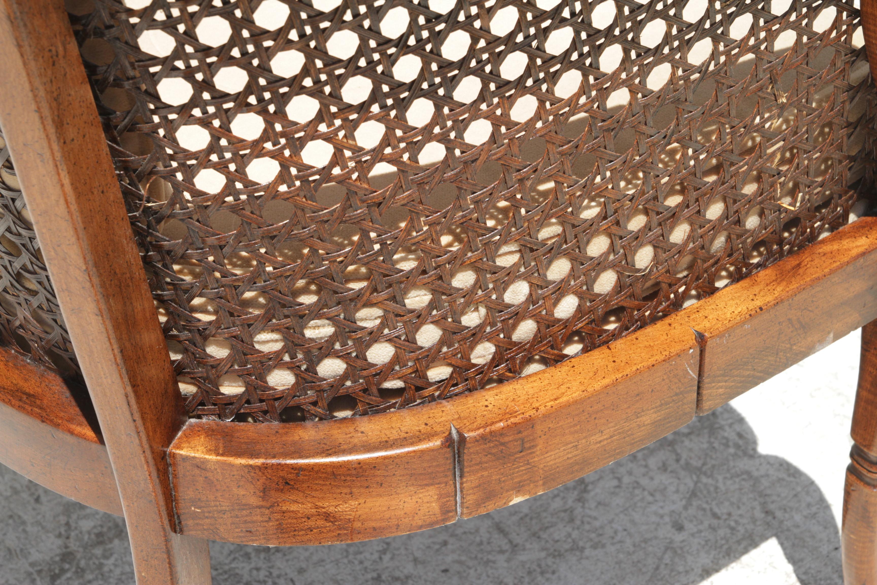 Chaise vintage à dossier en faux bambou et cannage en vente 1