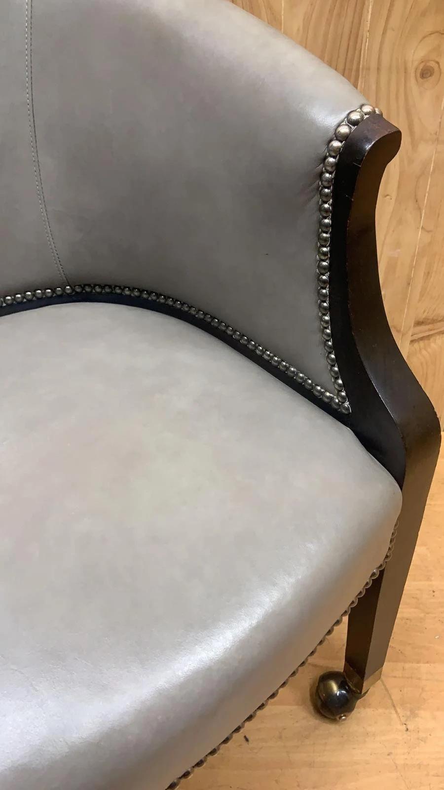 Cuir Chaise d'appoint vintage à dossier en tonneau avec structure ébonisée grise et cuir pleine fleur en vente