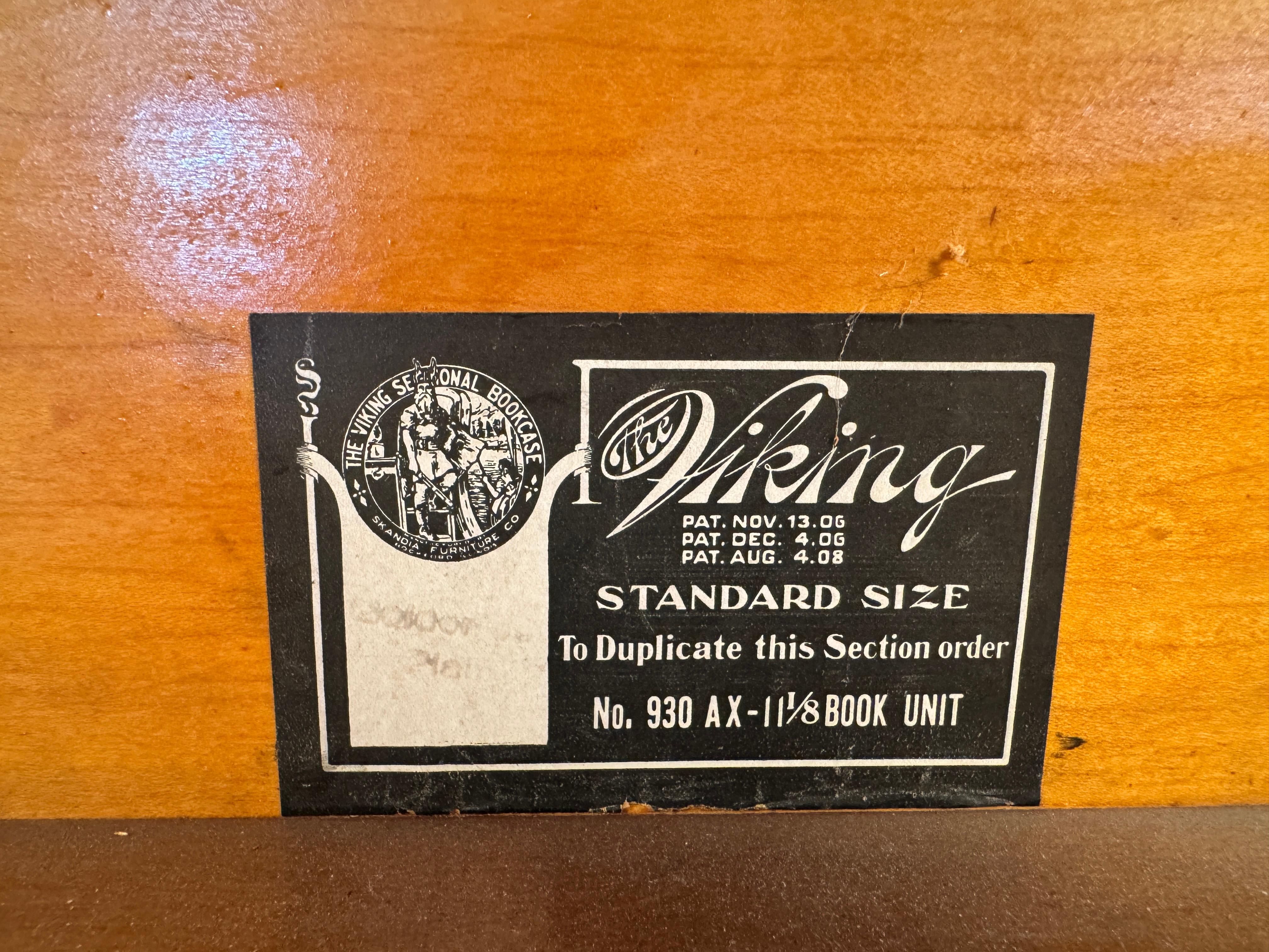 Vetro Libreria Vintage Barrister di Viking in vendita