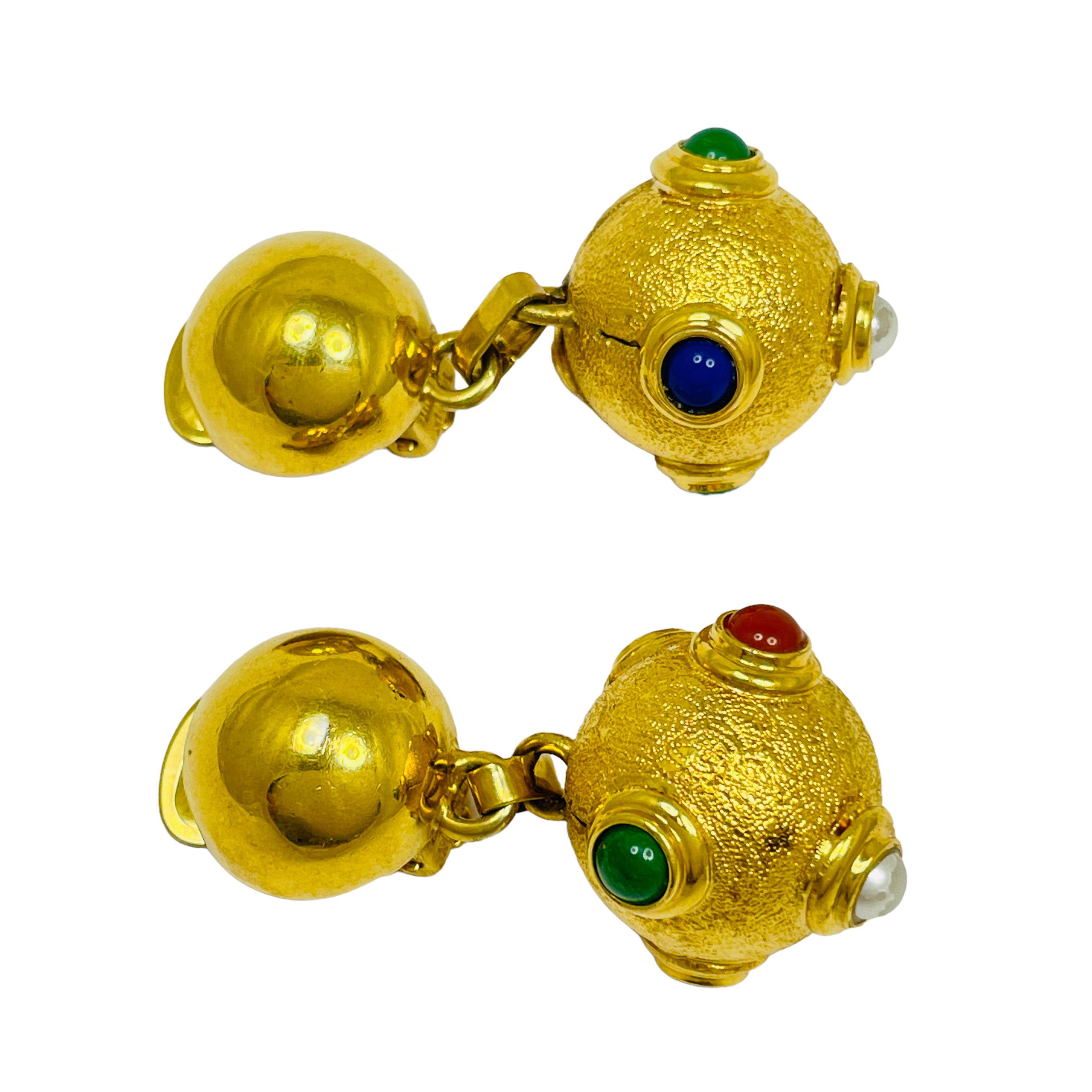 DETAILS

• signed BASCIO BIJOUX

• gold tone with glass cabochons

• vintage designer clip on earrings

MEASUREMENTS

• 2