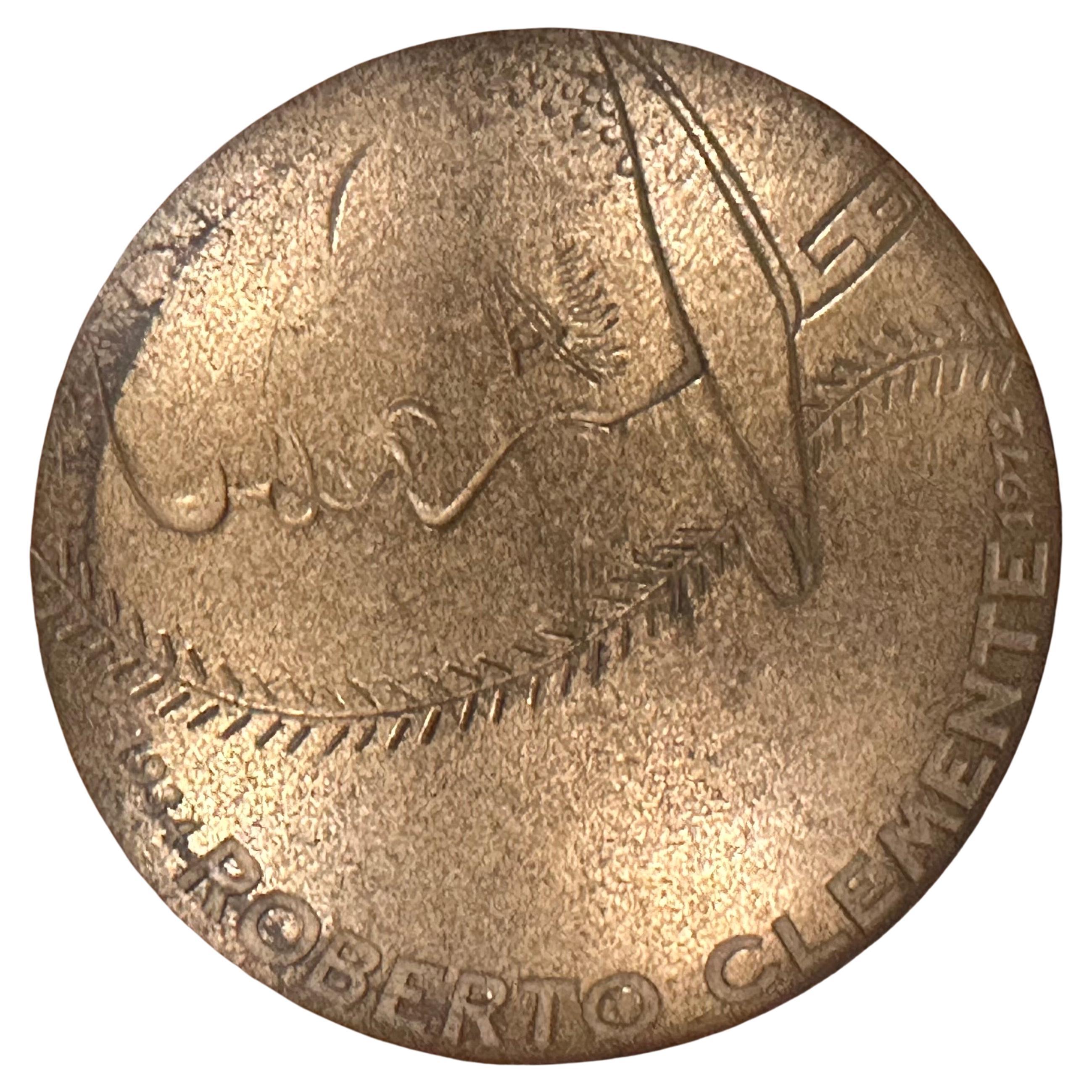 Vintage Baseball Hall of Famer Roberto Clemente Commemorative Medallion