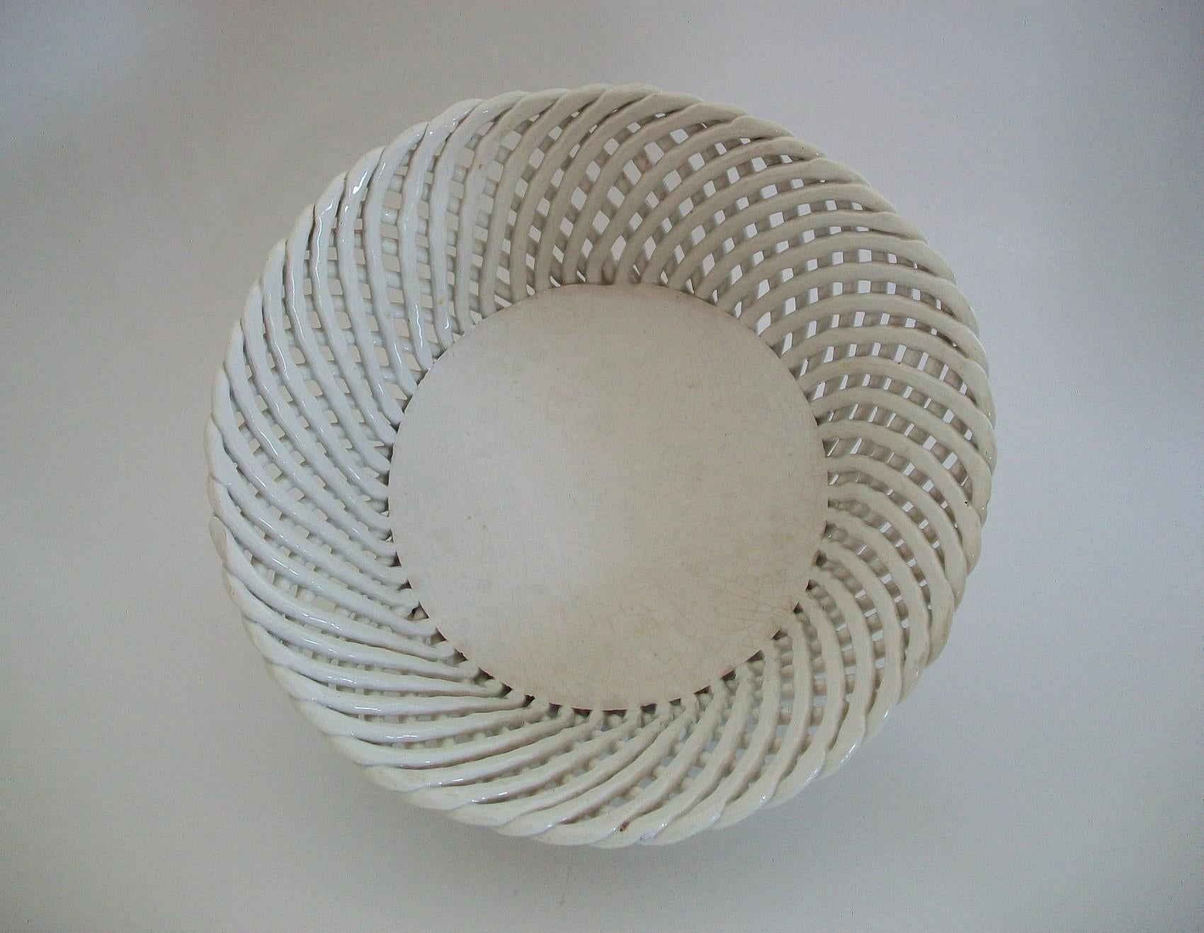 Vintage Basket Weave Ceramic Bowl, Europe, Mid-20th Century In Good Condition For Sale In Chatham, ON
