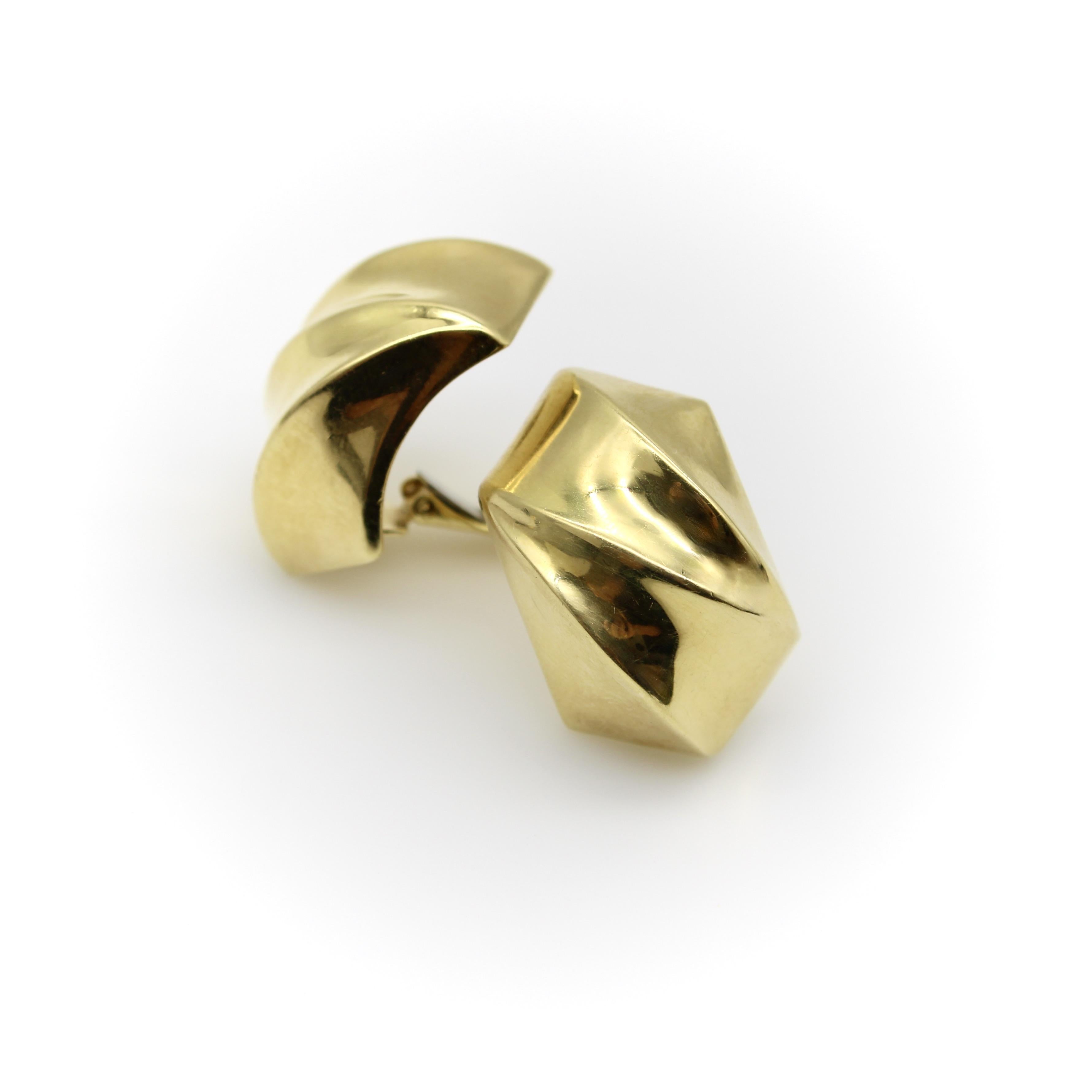 Skulpturale Bassani-Ohrringe aus 18 Karat Gold, Vintage (Moderne) im Angebot