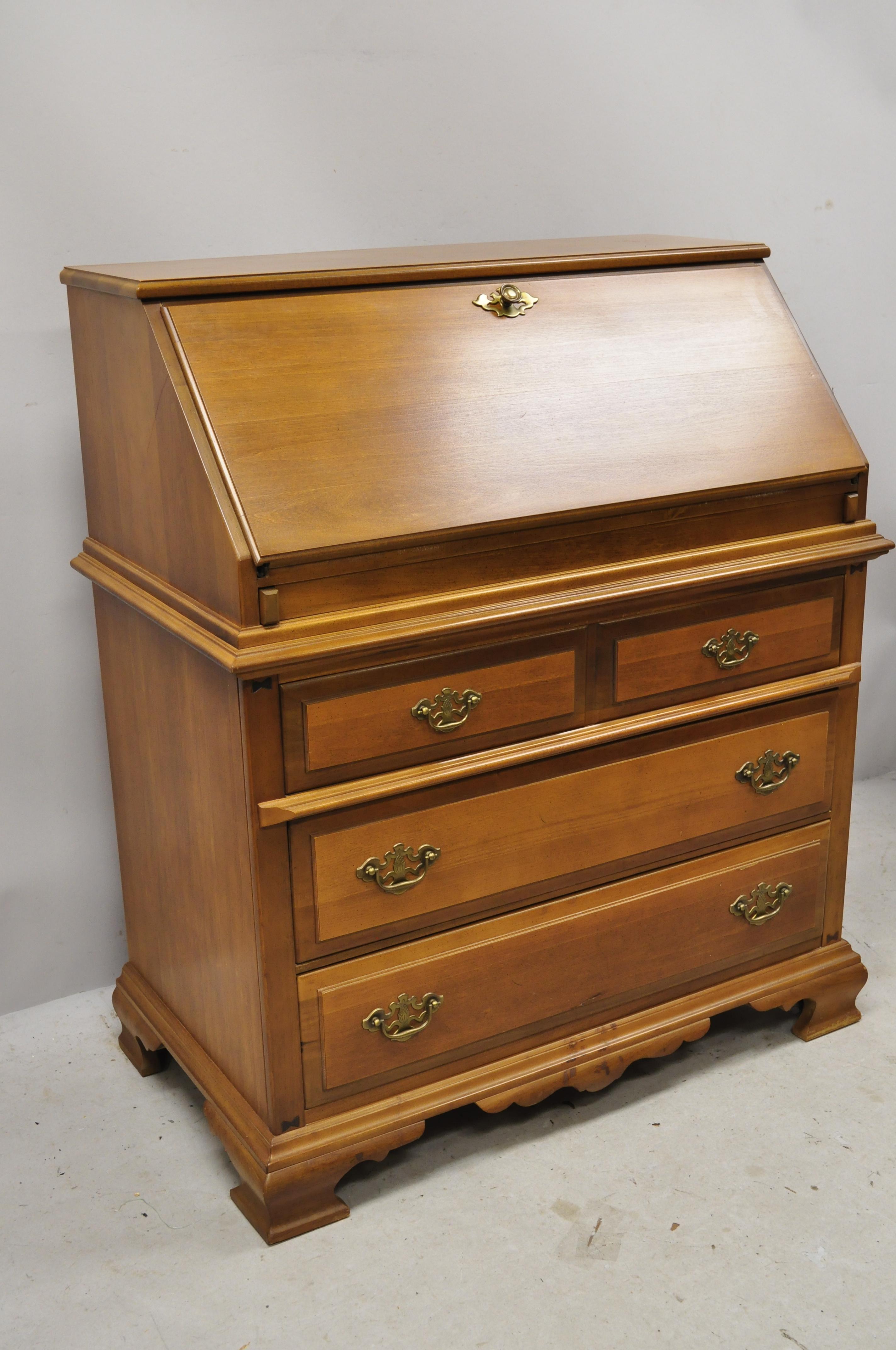 Vintage Bassett furniture maple wood colonial style fall front secretary desk. Item features a fitted interior, beautiful wood grain, original label, 3 dovetailed drawers, solid brass hardware, quality American craftsmanship, circa mid-20th