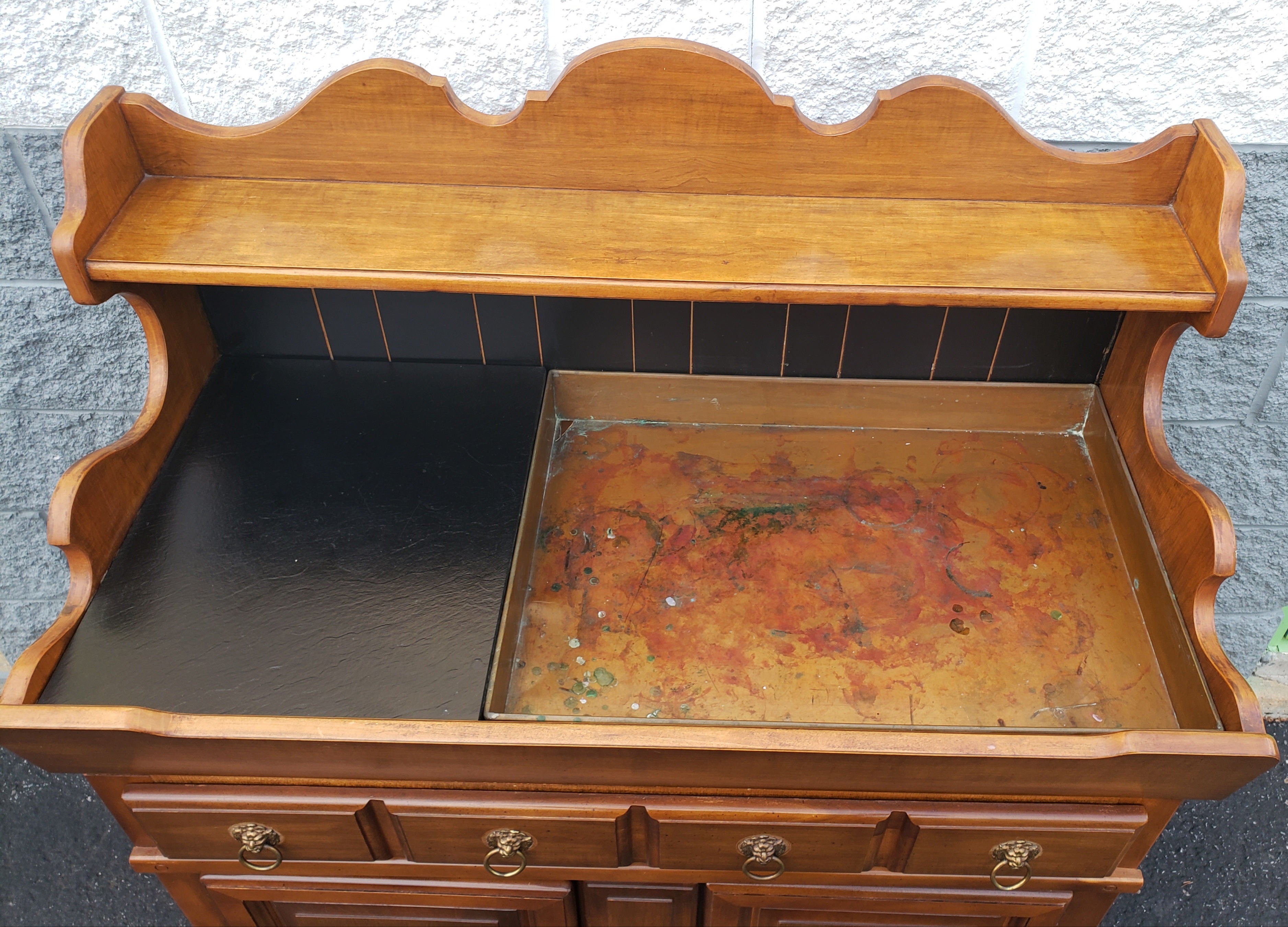 Vintage Bassett Ahorn Dry Sink Cabinet mit Kupfer ausgekleidet Becken (Holzarbeit) im Angebot