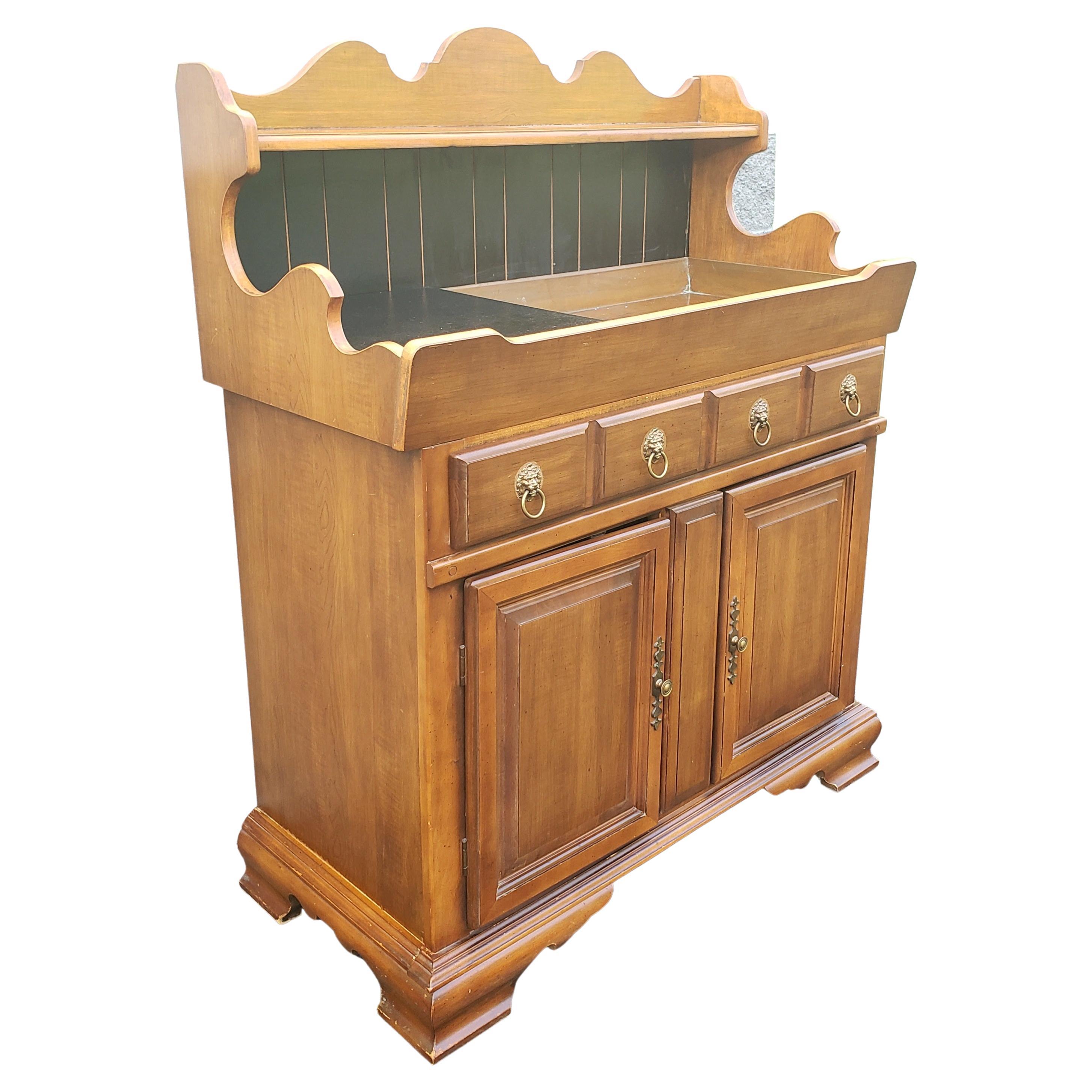 20ième siècle Vintage Bassett Maple Dry Sink Cabinet with Copper Lined Basin en vente