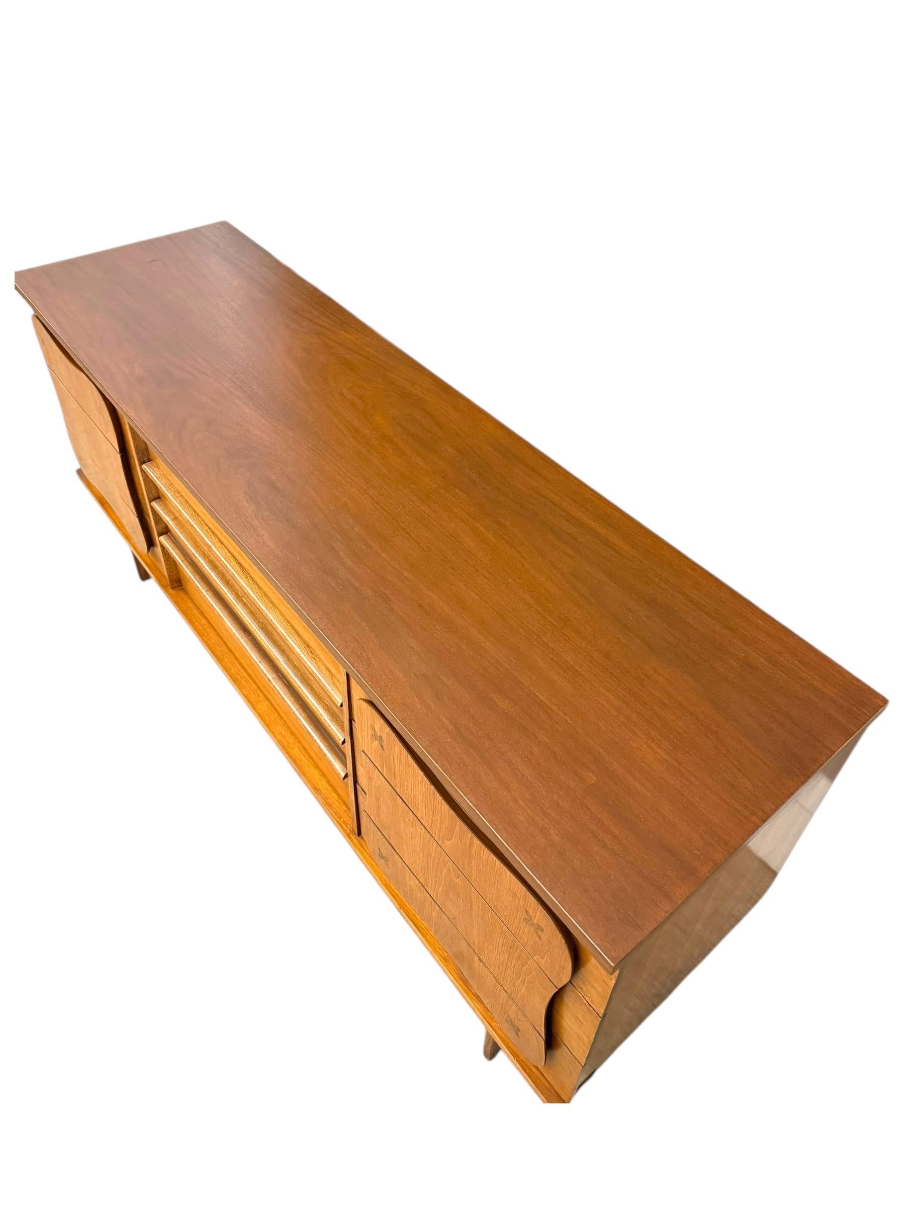 Rosewood Vintage Bassett Monterey Mid-Century Walnut 5-Drawer and 9-Drawer Dresser set. For Sale