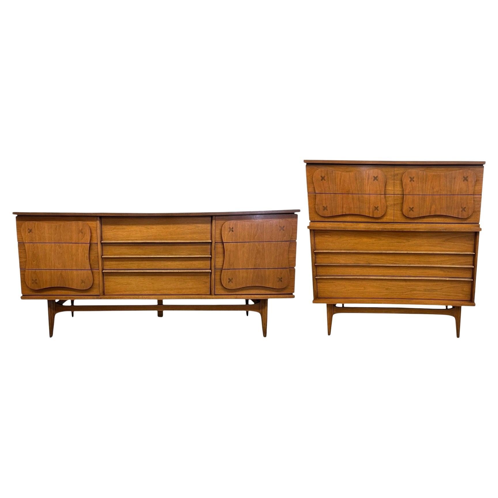Vintage Bassett Monterey Mid-Century Walnut 5-Drawer and 9-Drawer Dresser set. For Sale