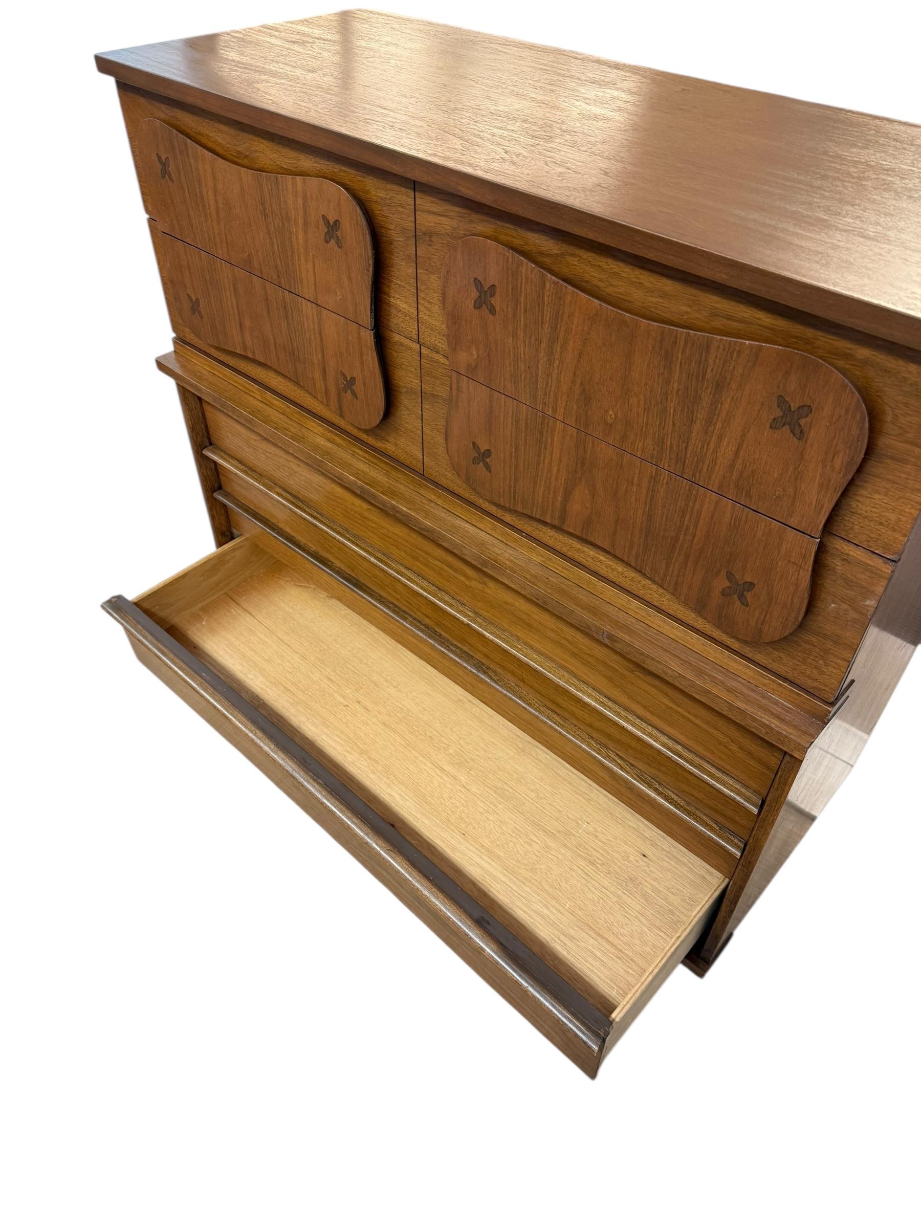 Vintage Bassett Monterey Mid-Century Walnut 5 Drawer Dresser by Leo Jiranek 1963 For Sale 1