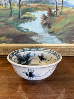 Vintage Bat Trang Vietnamesische Keramikschale mit handbemaltem Libellenmotiv