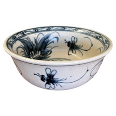 Vintage Bat Trang Vietnamesische Keramikschale mit handbemaltem Libellenmotiv