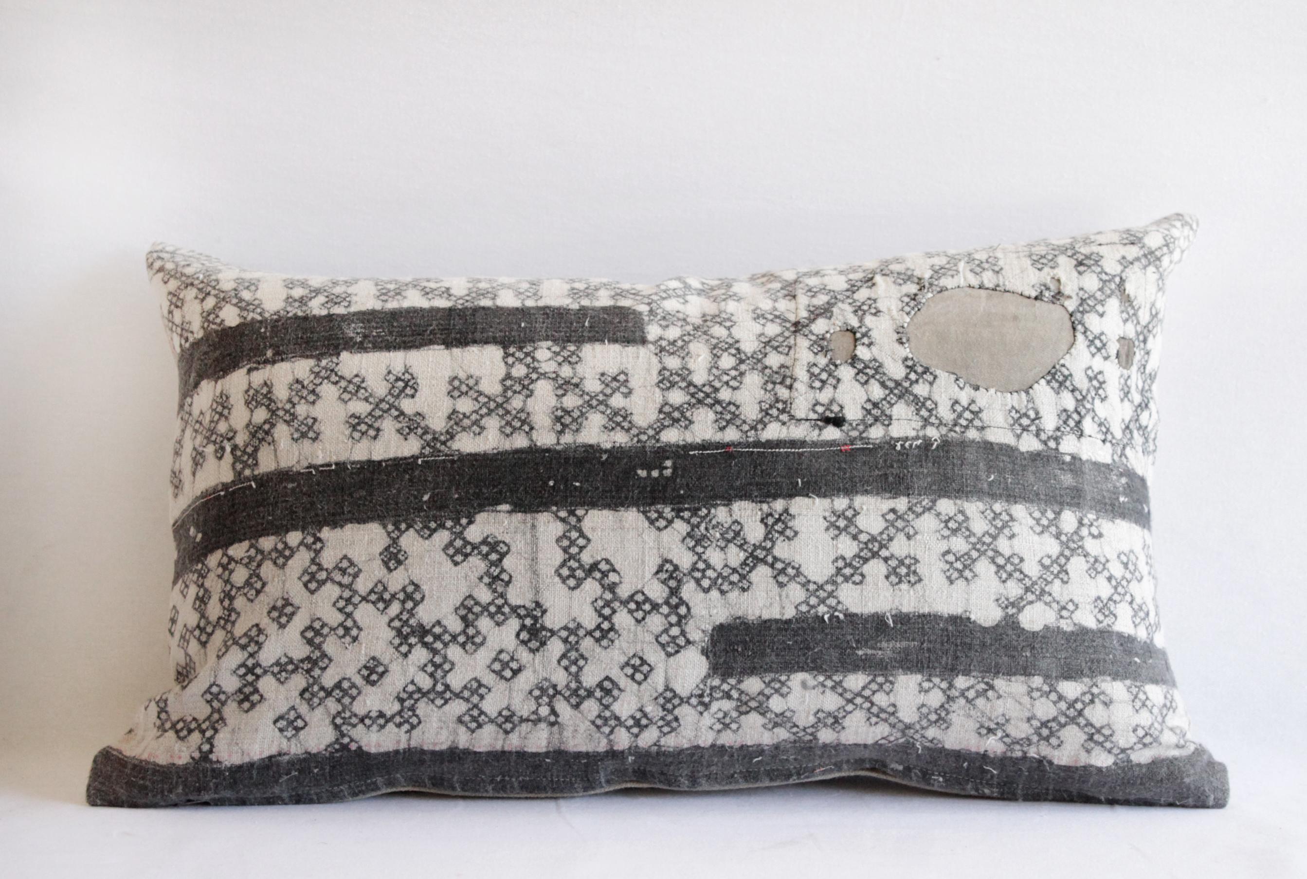 Vintage Batik accent pillow charcoal and natural linen 
This is a beautiful vintage textile piece we have created into a pillow. The front side is a linen weave, light natural color background with a darker charcoal grey (faded black) batik