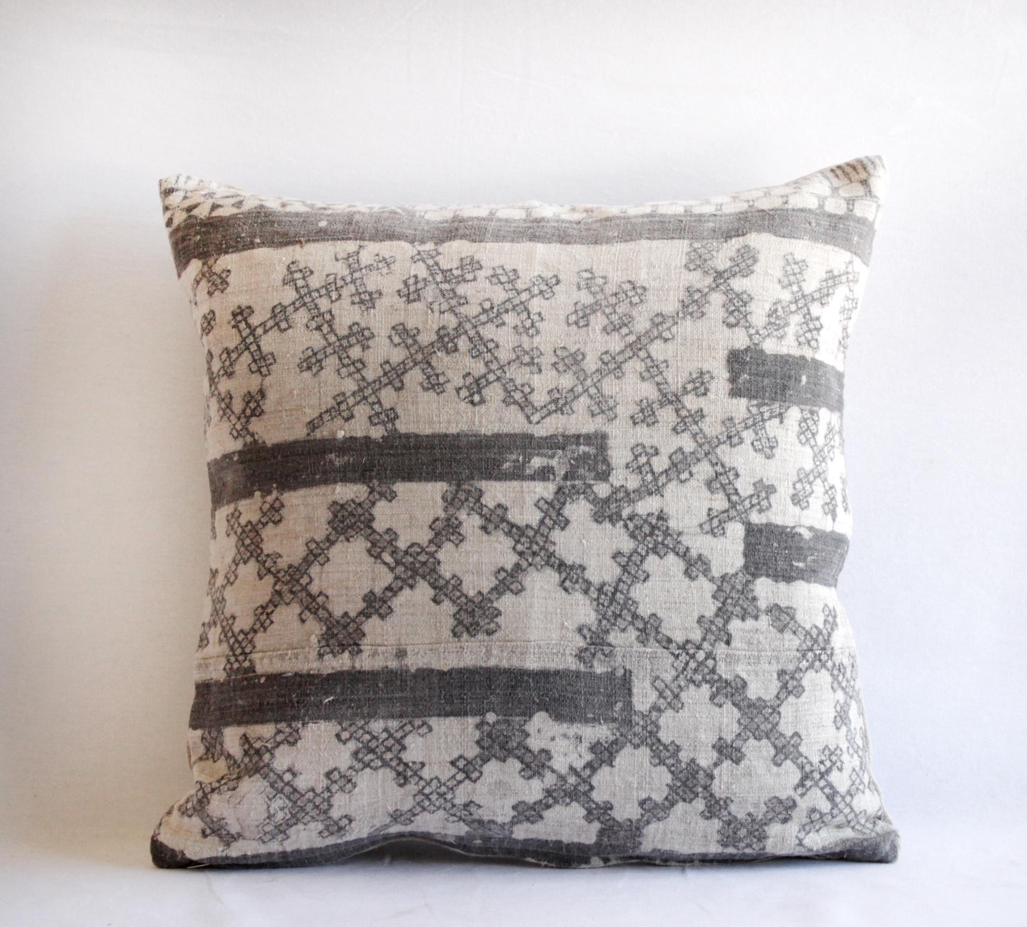 Vintage batik accent pillow charcoal and natural linen
This is a beautiful vintage textile piece we have created into a pillow. The front side is a linen weave, light natural color background with a darker charcoal grey (faded black) batik