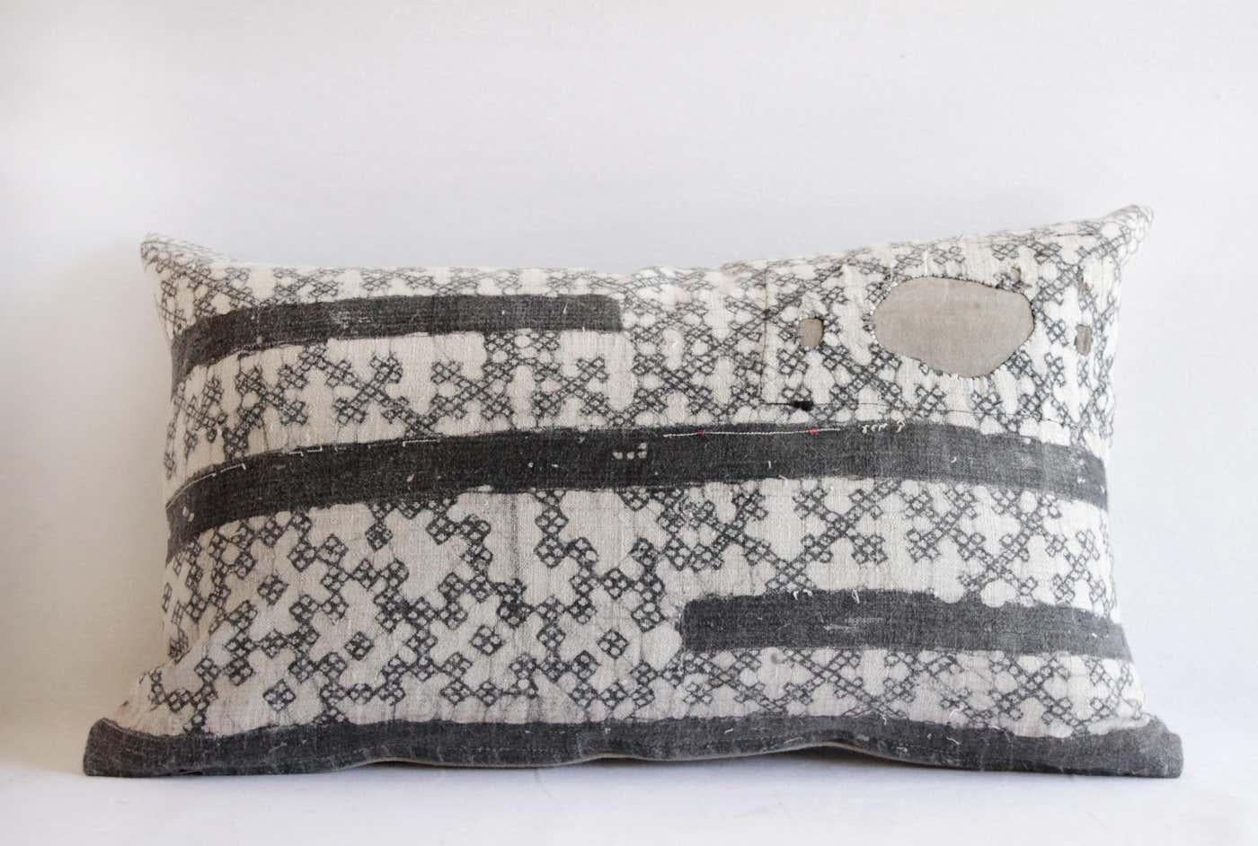 Vintage Batik accent pillow charcoal and natural linen 
This is a beautiful vintage textile piece we have created into a pillow. The front side is a linen weave, light natural color background with a darker charcoal grey (faded black) batik pattern.