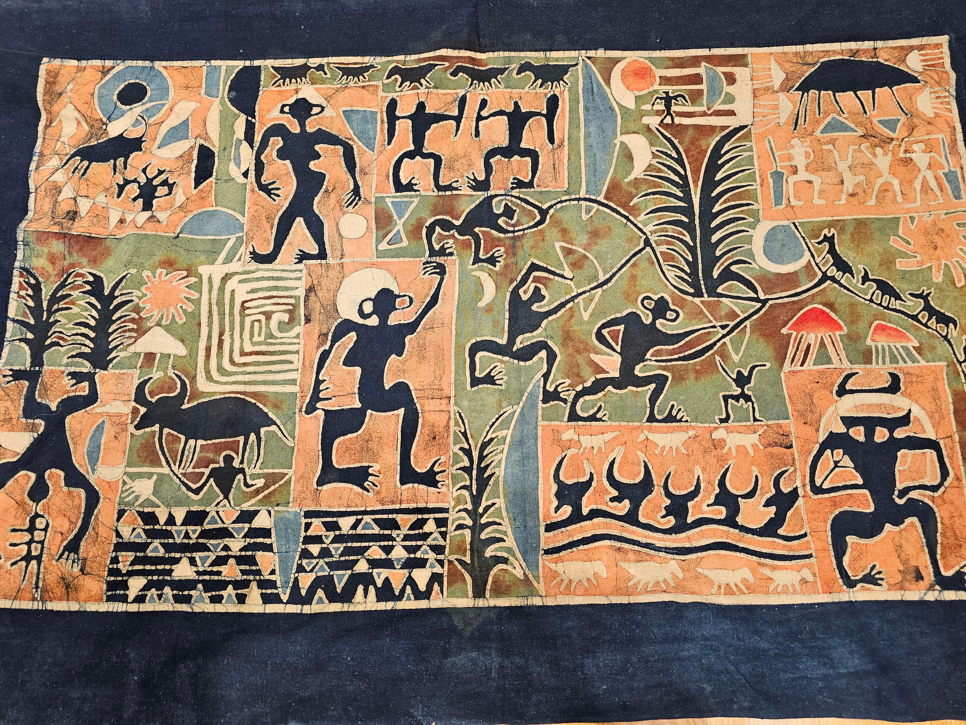 Asiatische Batik-Stoffmalerei im Vintage-Stil - Tribal Folk Wall Art in Indigo, Ziegelrot (Indonesisch) im Angebot