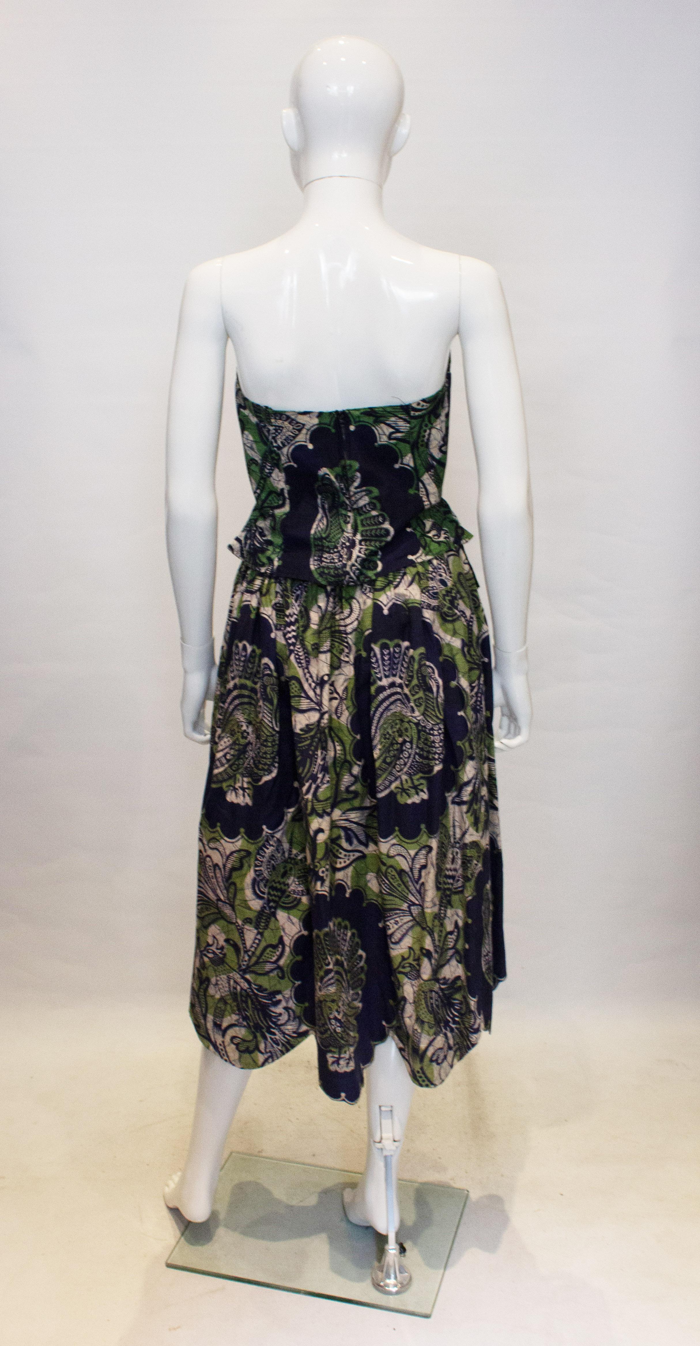 Vintage Batik Print Skirt and Bodice In Good Condition For Sale In London, GB