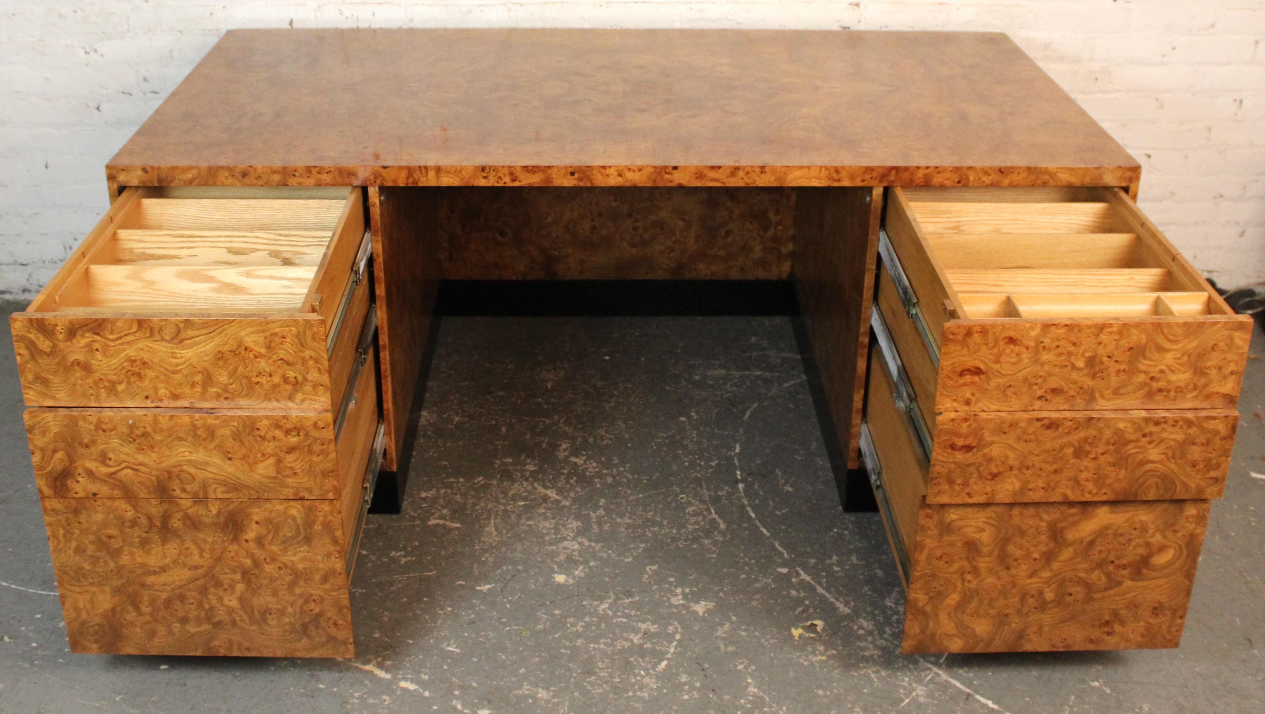 Legno Scrivania direzionale in radica personalizzata in stile Baughman d'epoca in vendita