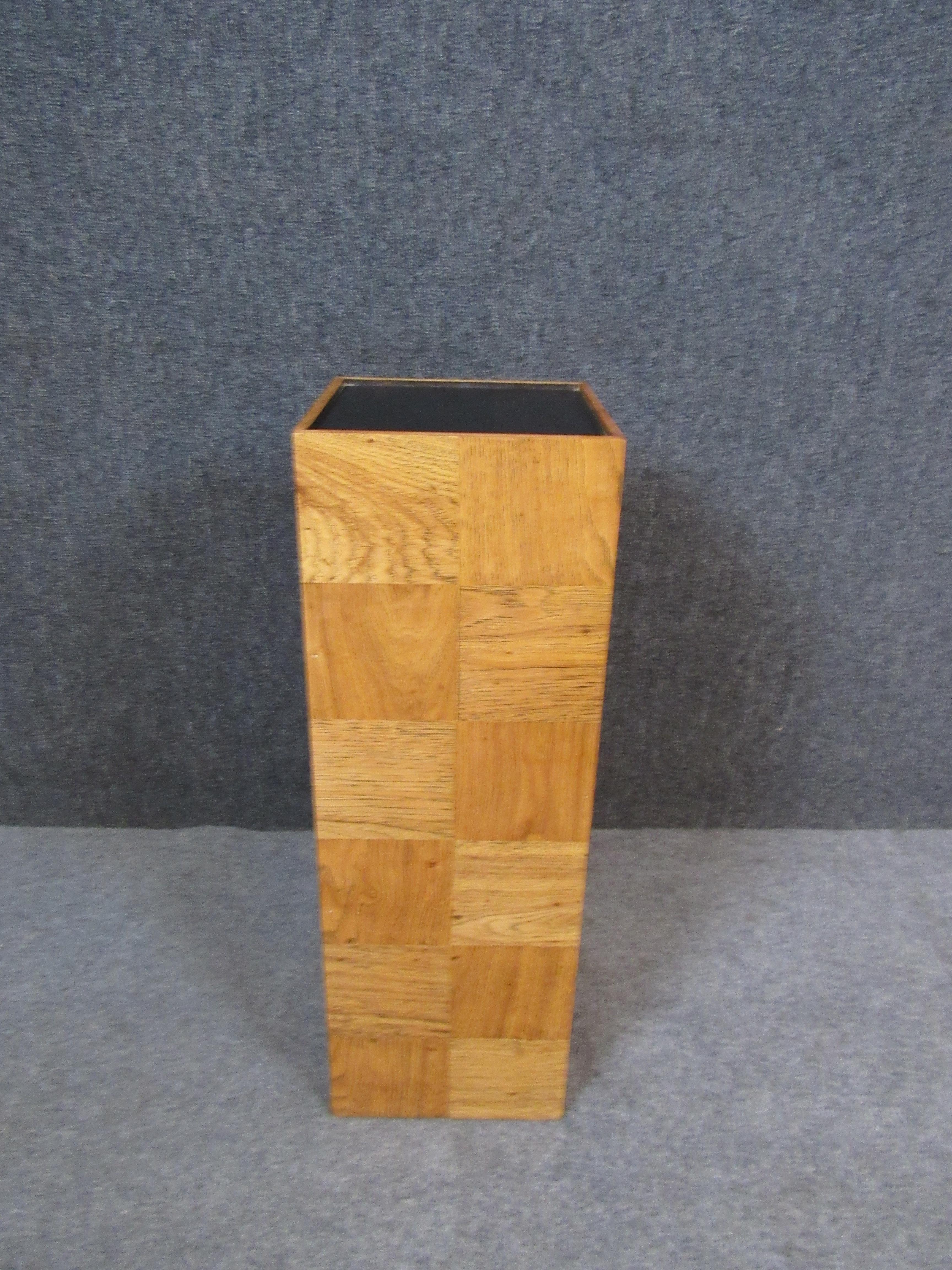 Terrific vintage patchwork veneer pedestal in the unmistakable style of Milo Baughman for Thayer Coggin.  A sturdy 10