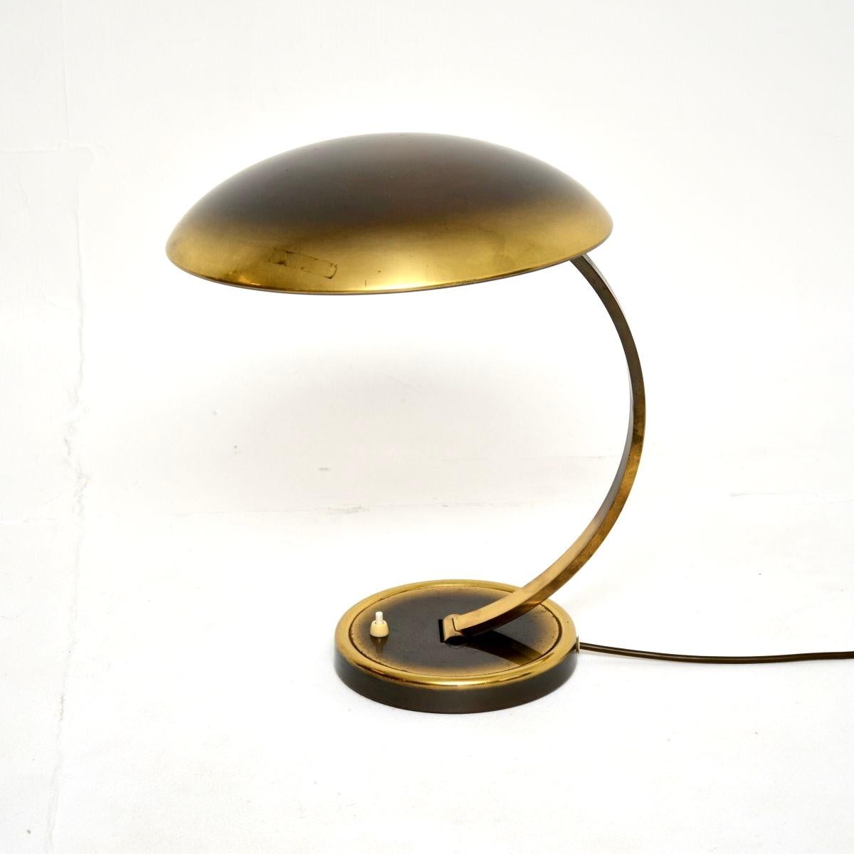 Vintage Bauhaus Brass Desk Lamp by Christian Dell for Kaiser Leuchten mediados del siglo XX en venta