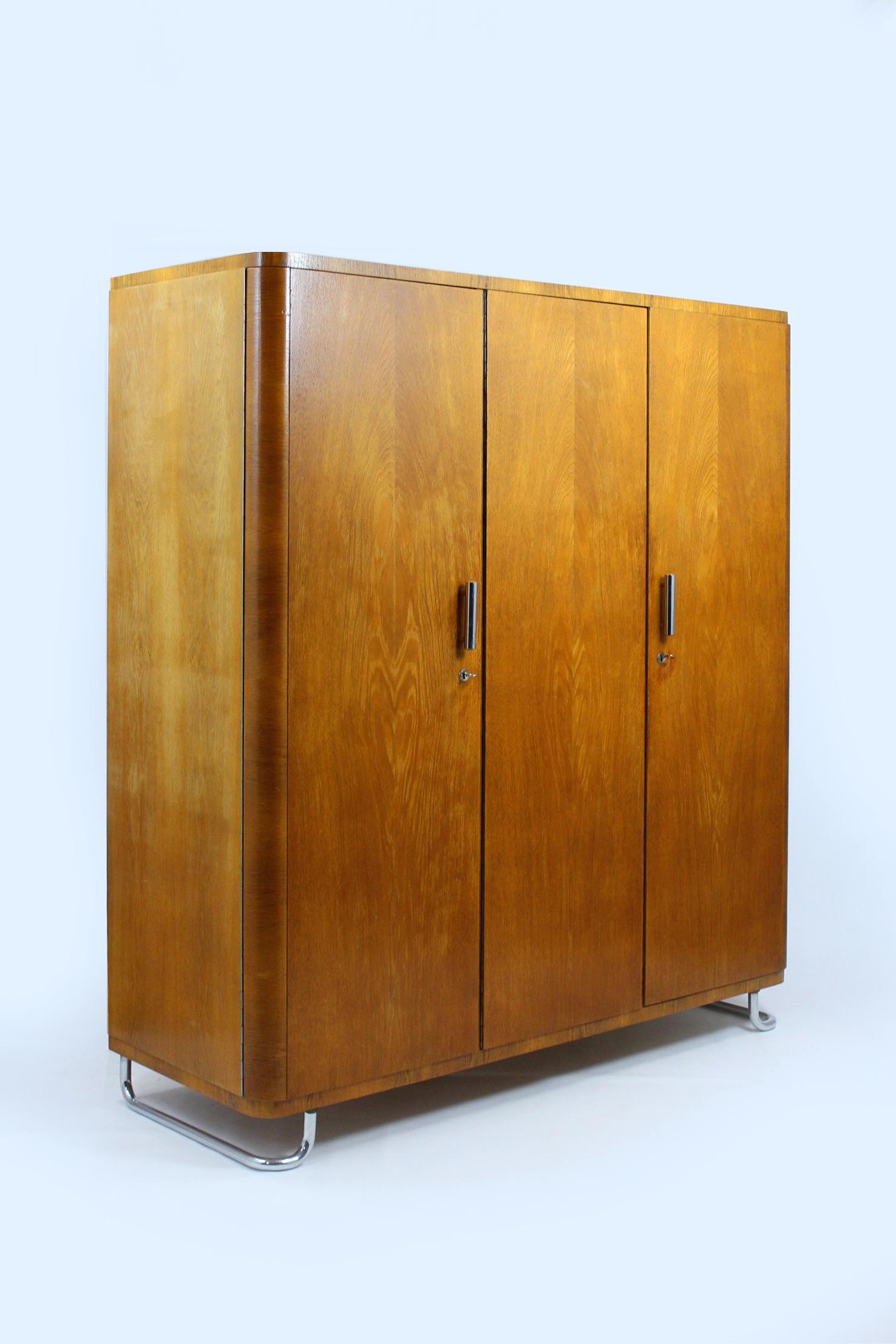 Vintage Bauhaus Chromed Tubular Steel Wardrobe by Hynek Gottwald, 1930s In Good Condition For Sale In Żory, PL