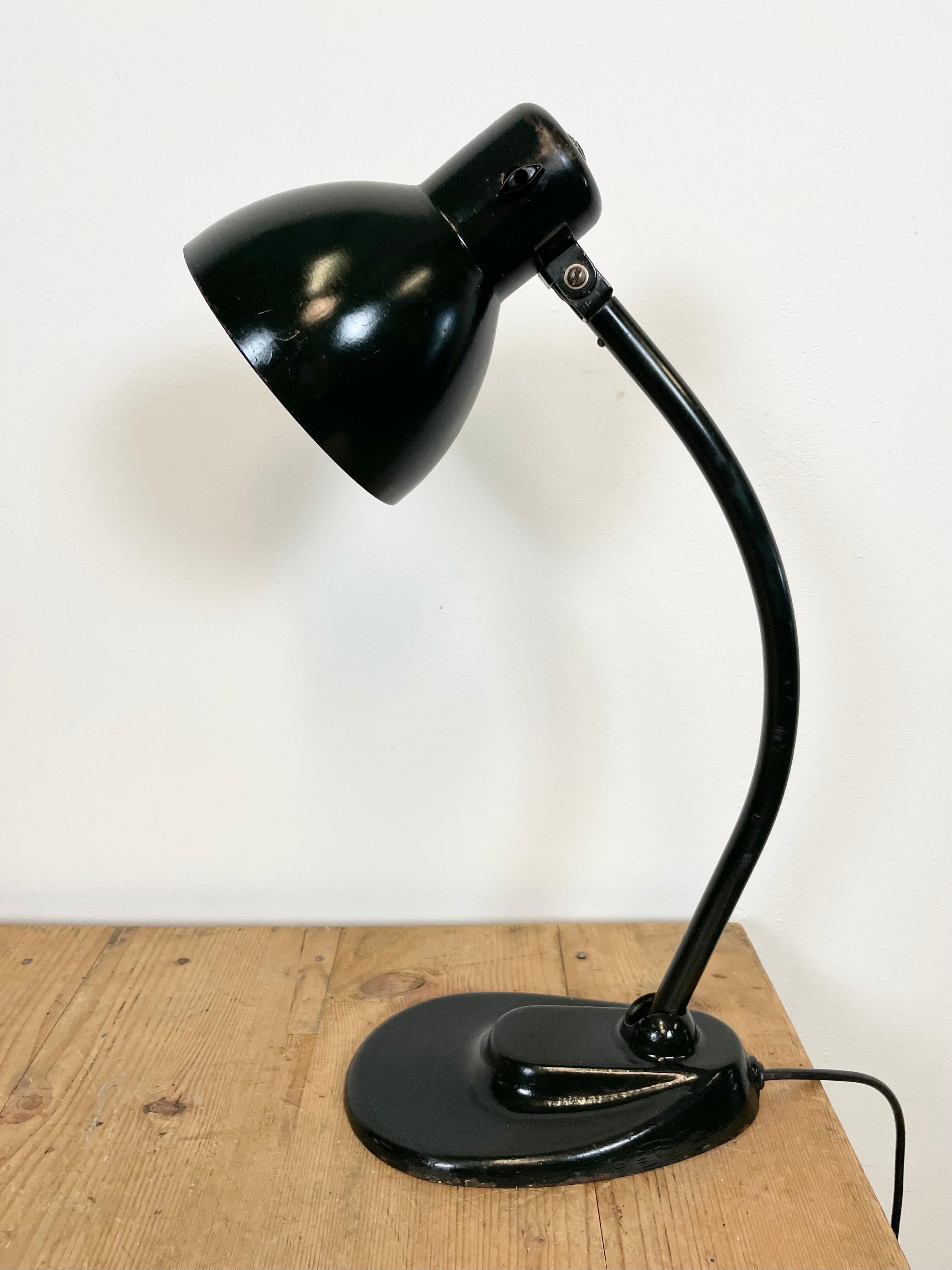 Vintage Bauhaus classic dark green KANDEM desk lamp made in Germany during the 1930s. 
- Cast iron base
- Curved adjustable arm
- On/Off switch on the shade
- Takes E27 fitting bulbs
- Weight : 2,1 kg
- Shade diameter : 14 cm