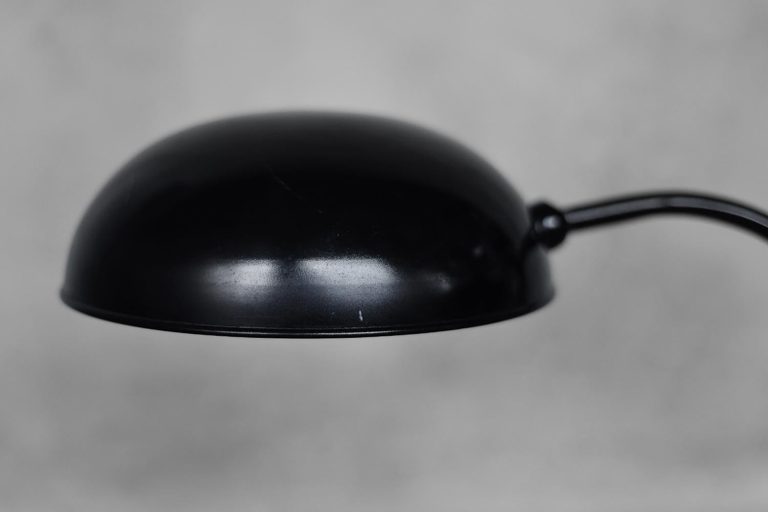 Lampe de bureau vintage Bauhaus allemande minimaliste en métal noir de Gebrüder Cosack  en vente 4