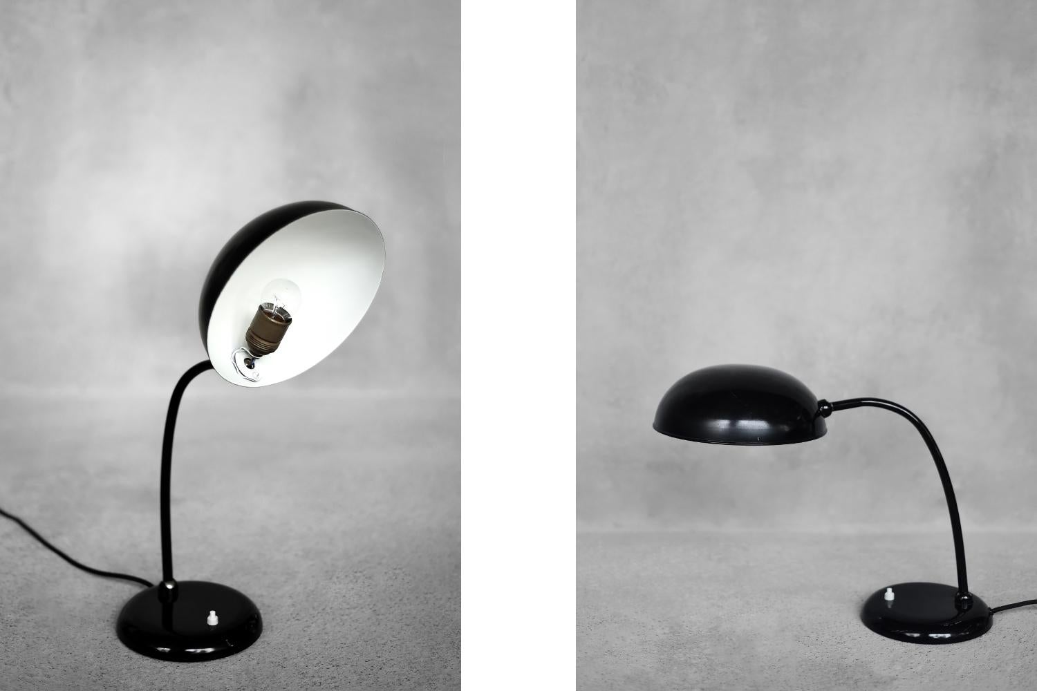 Milieu du XXe siècle Lampe de bureau vintage Bauhaus allemande minimaliste en métal noir de Gebrüder Cosack  en vente