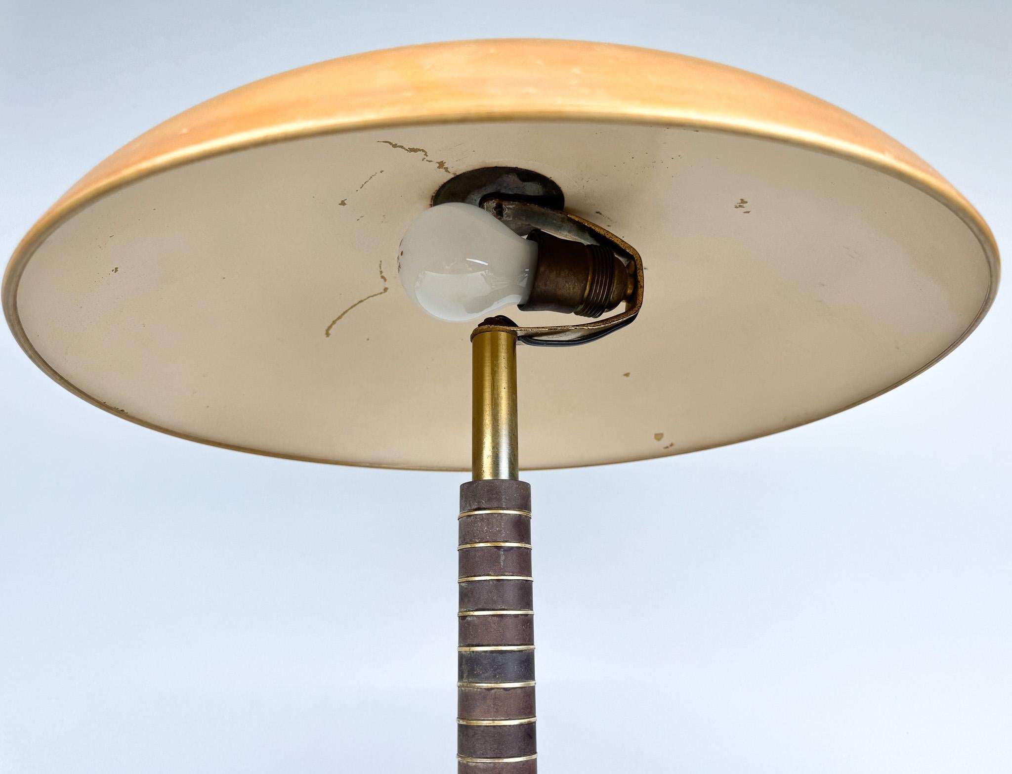 Bauhaus Metall & Bakelit Vintage  Tischlampe im Angebot 5