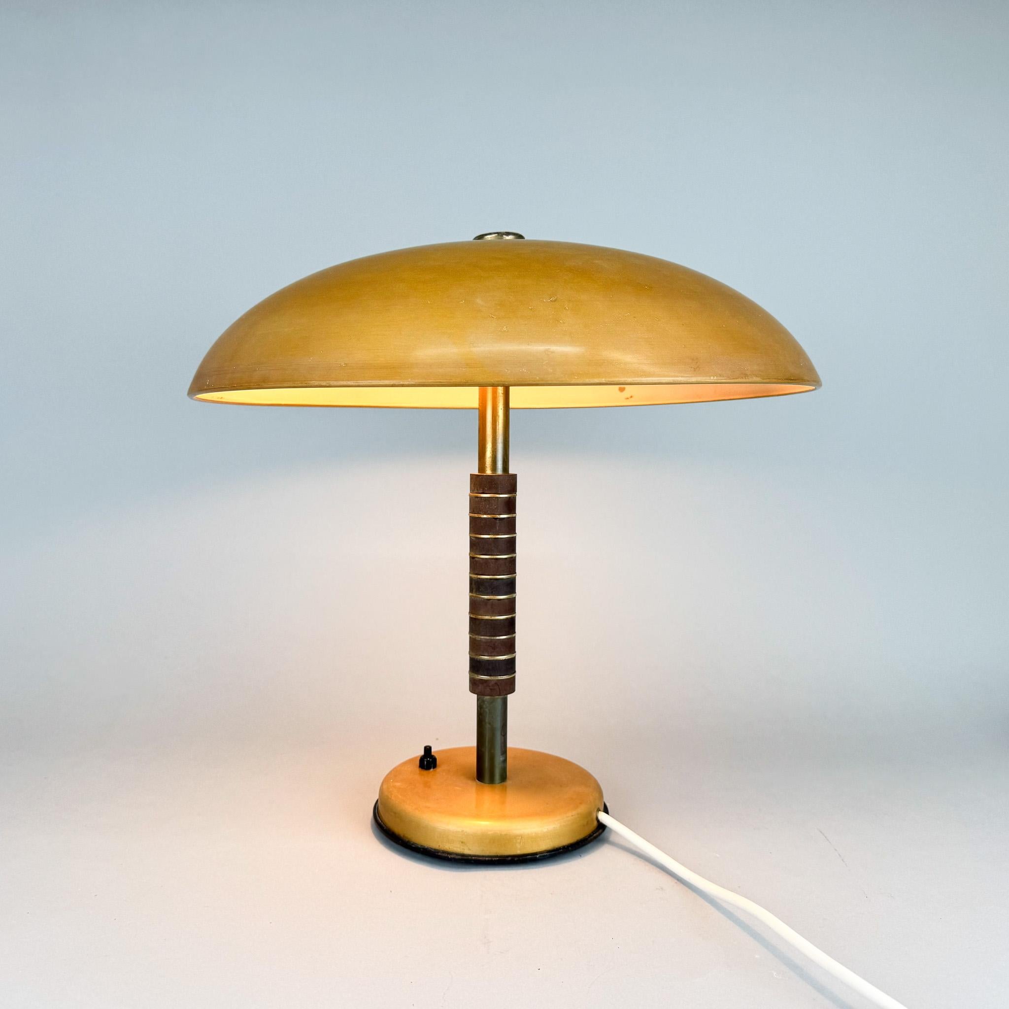 Bauhaus Metall & Bakelit Vintage  Tischlampe im Angebot 6