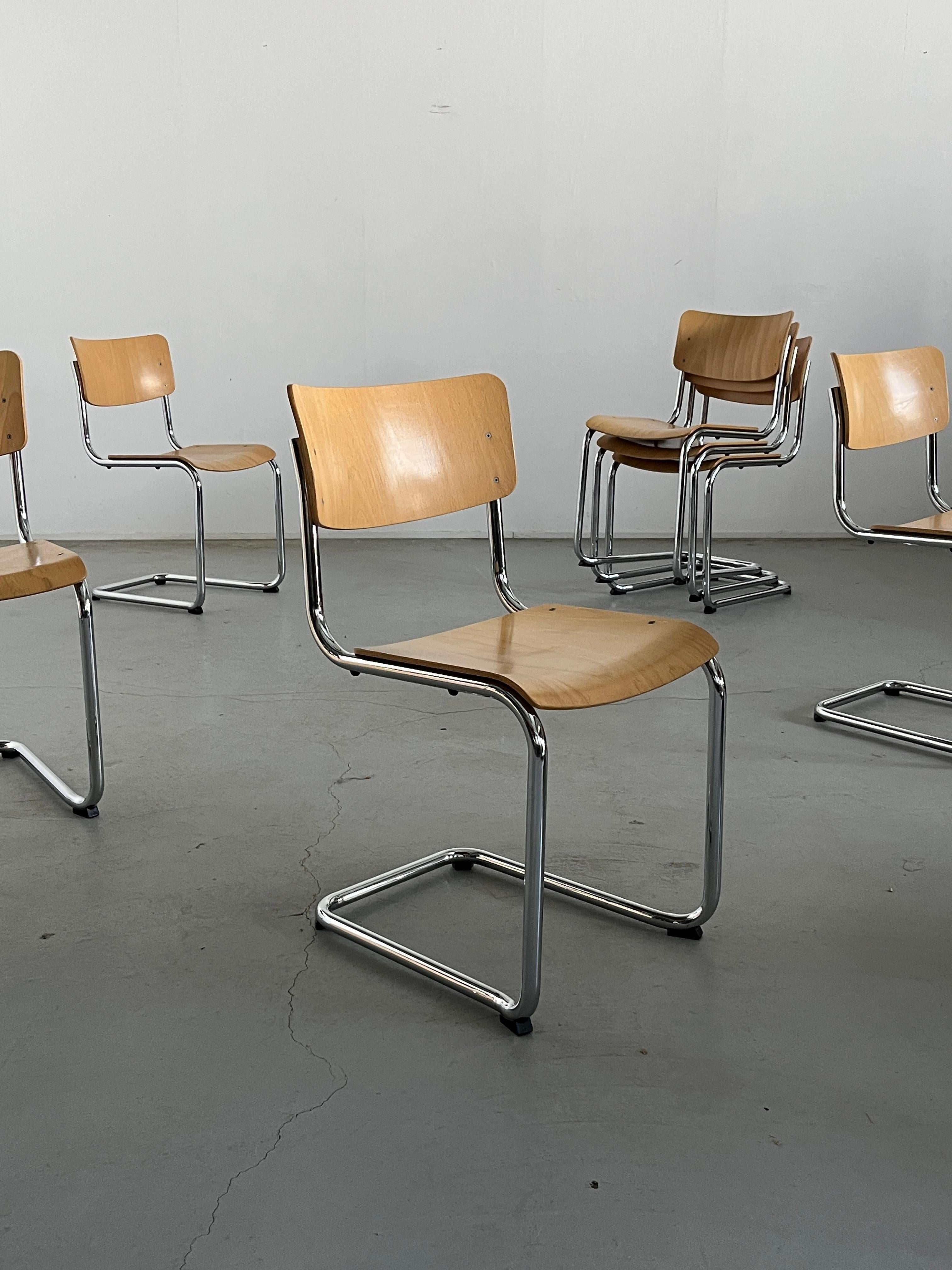 An absolute design classic among the cantilever chairs - the S43 cantilever chair designed by Mart Stam.
A revolutionizing piece of design and a Bauhaus icon.

The chairs offered here an an unknown Italian production of the 1970s based on the S43
