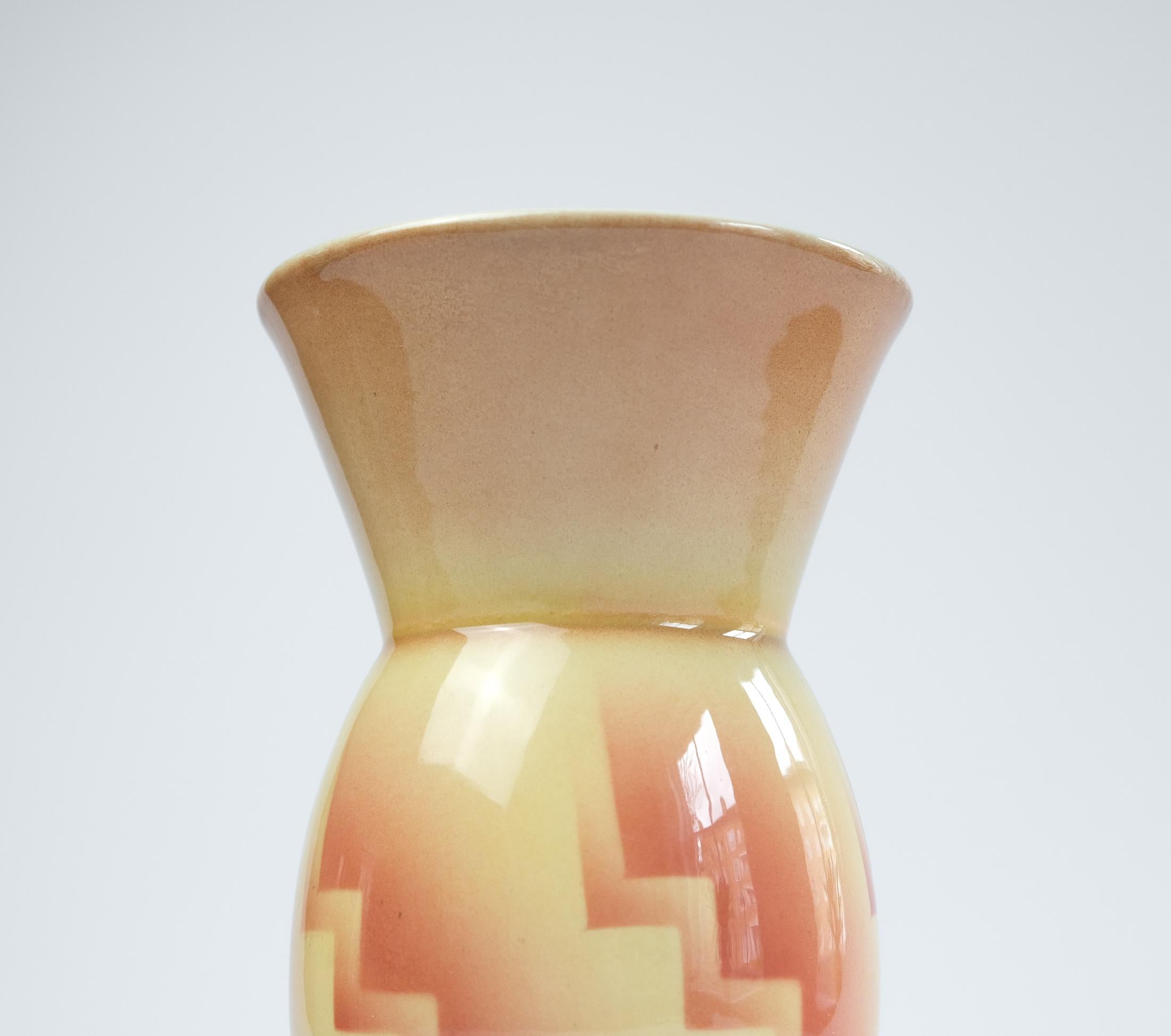 Vintage Bauhaus 'Spritzdekor' Airbrushed Ceramic Vase, Germany 1940s In Good Condition For Sale In London, GB