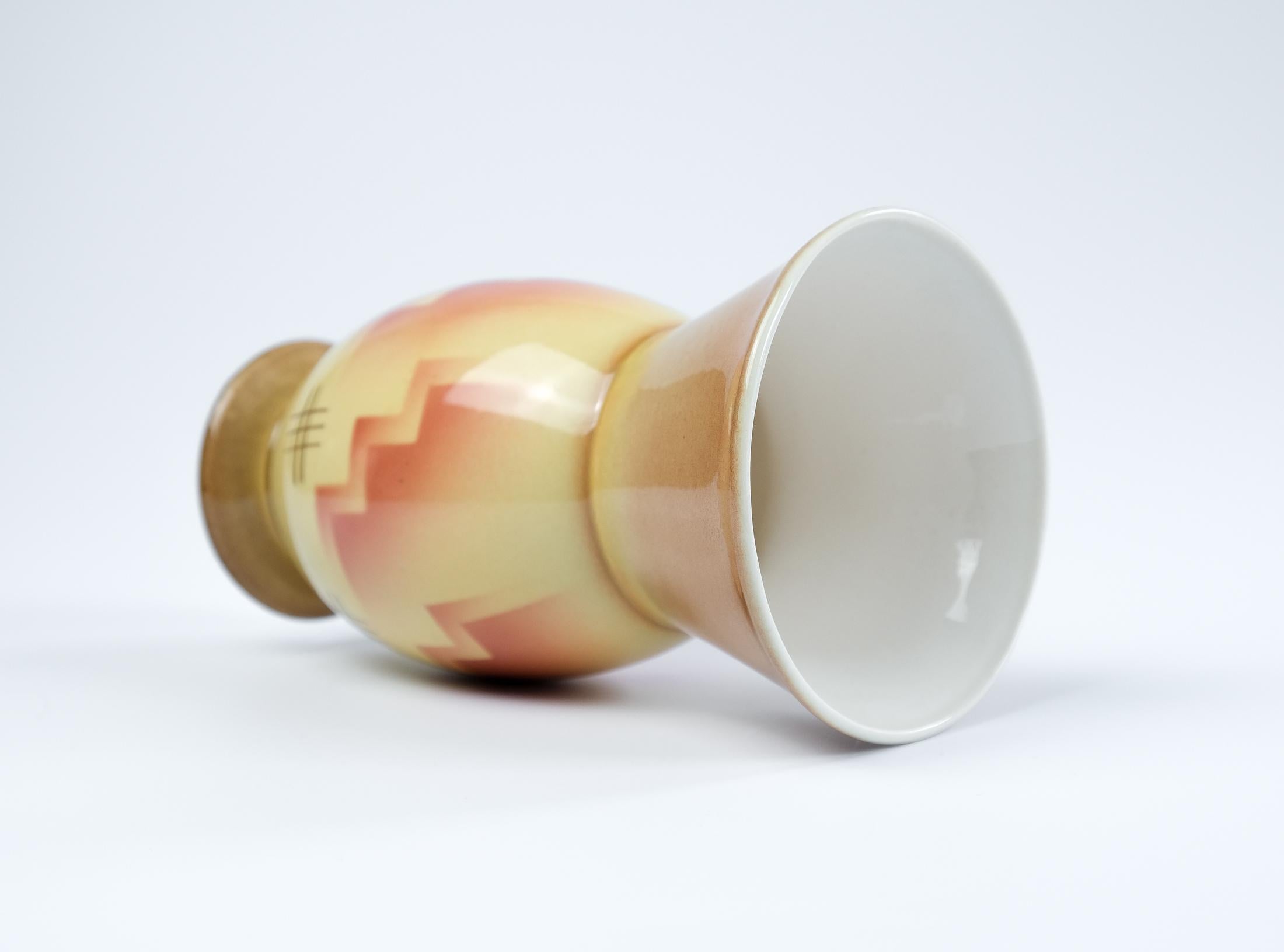 Vintage Bauhaus 'Spritzdekor' Airbrushed Ceramic Vase, Germany 1940s For Sale 2