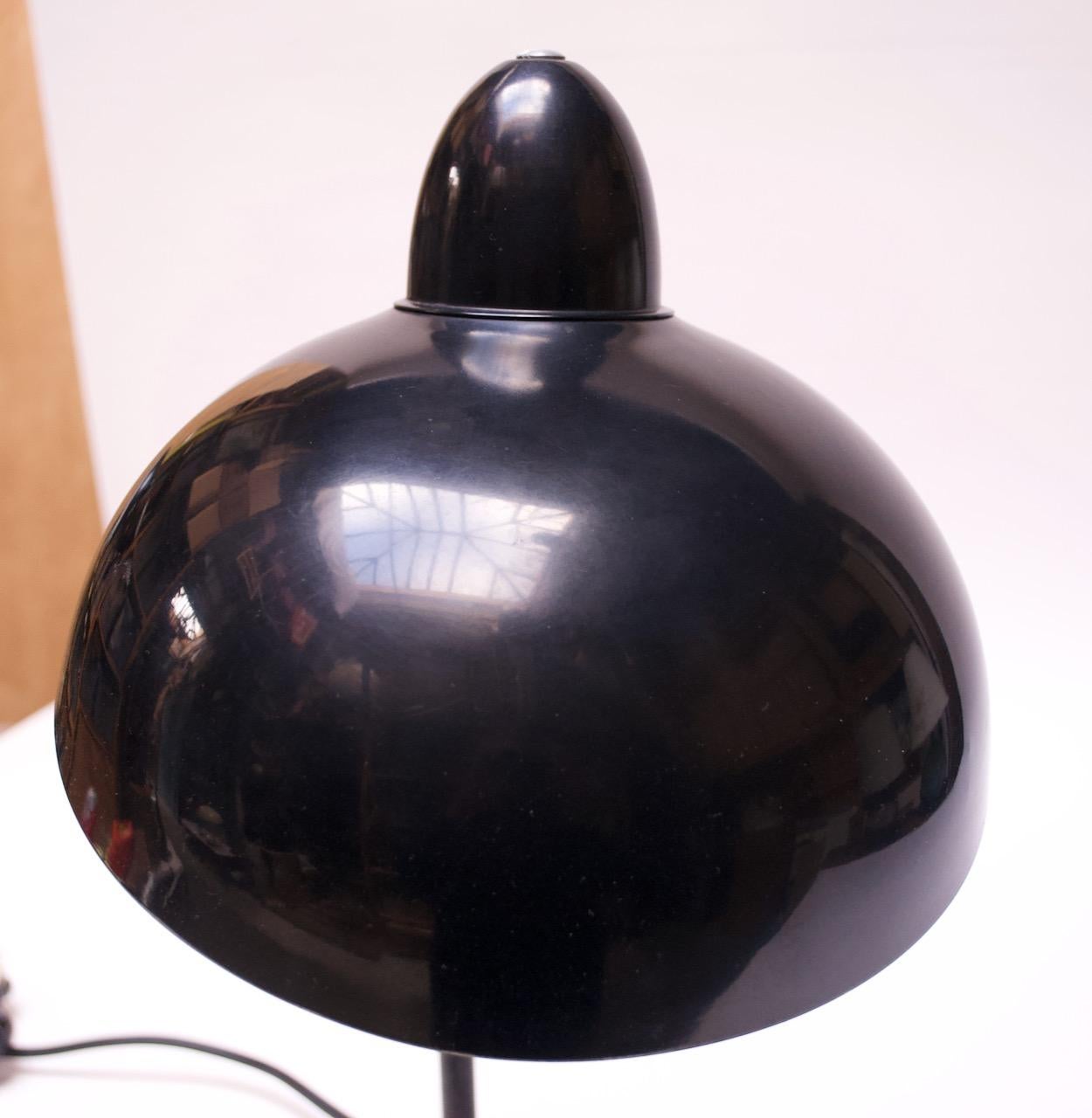 Mid-20th Century Vintage Bauhaus-Style Painted Metal Adjustable Table/Task Lamp 