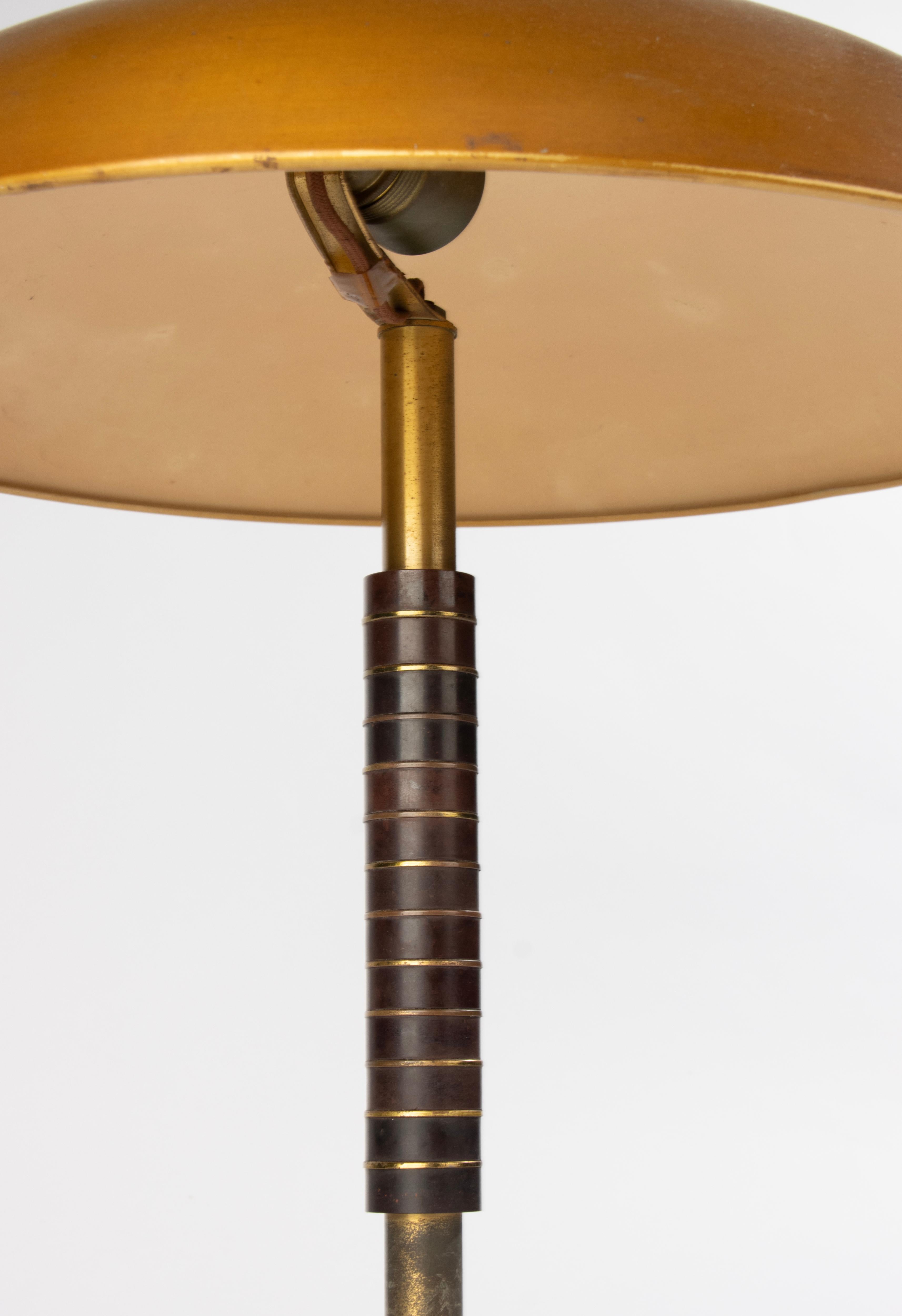Vintage Bauhaus Table Lamp - 1940's - Bakelite and Metal  For Sale 5